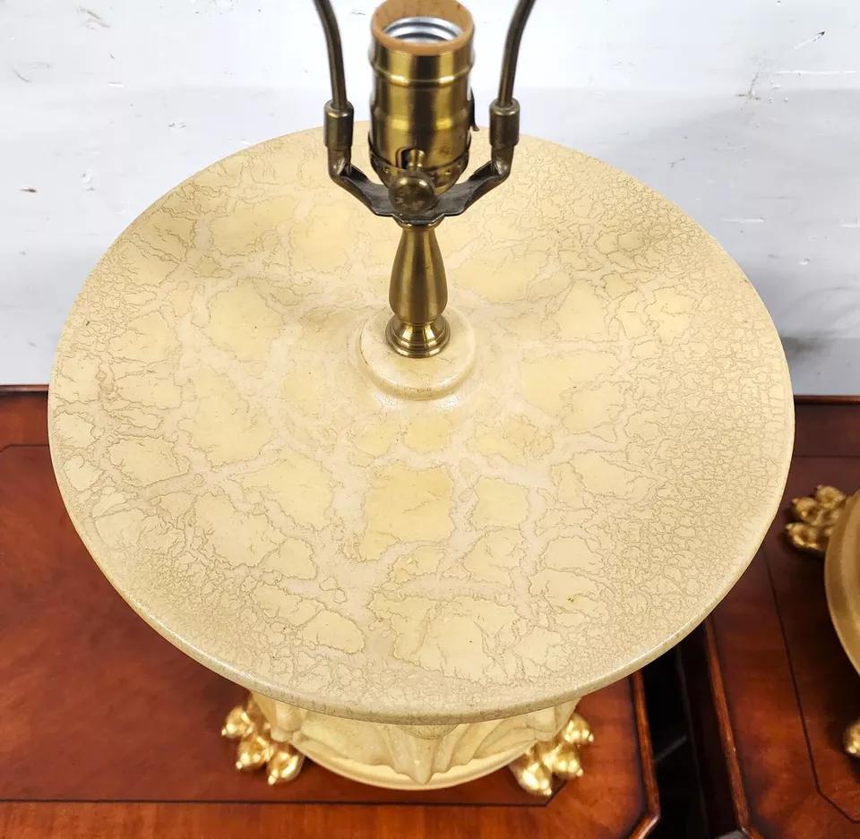 Wildwood Lamps d'epoca in ceramica dorata con piedini a zampa di gallina Coppia in vendita 1