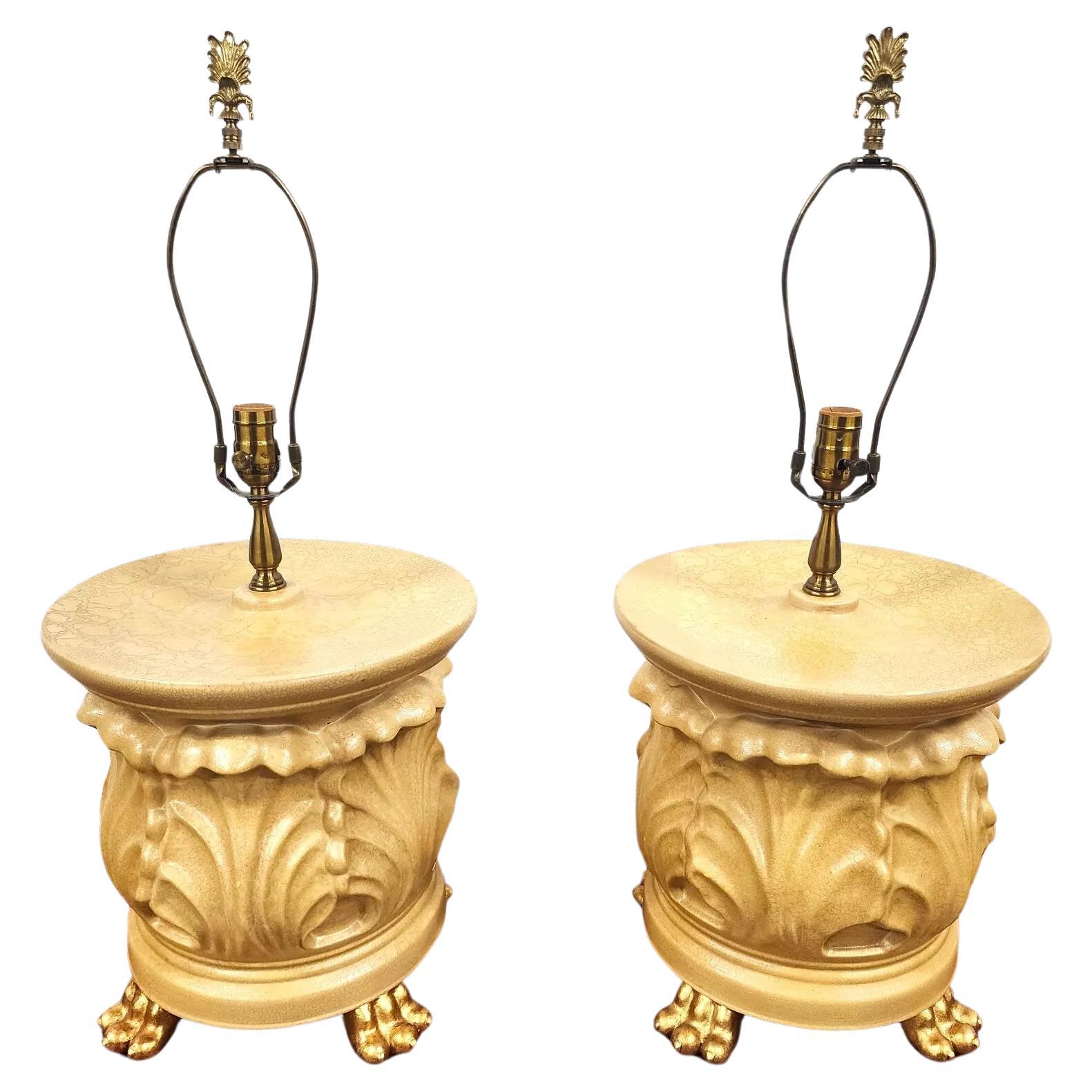 Wildwood Lamps d'epoca in ceramica dorata con piedini a zampa di gallina Coppia in vendita