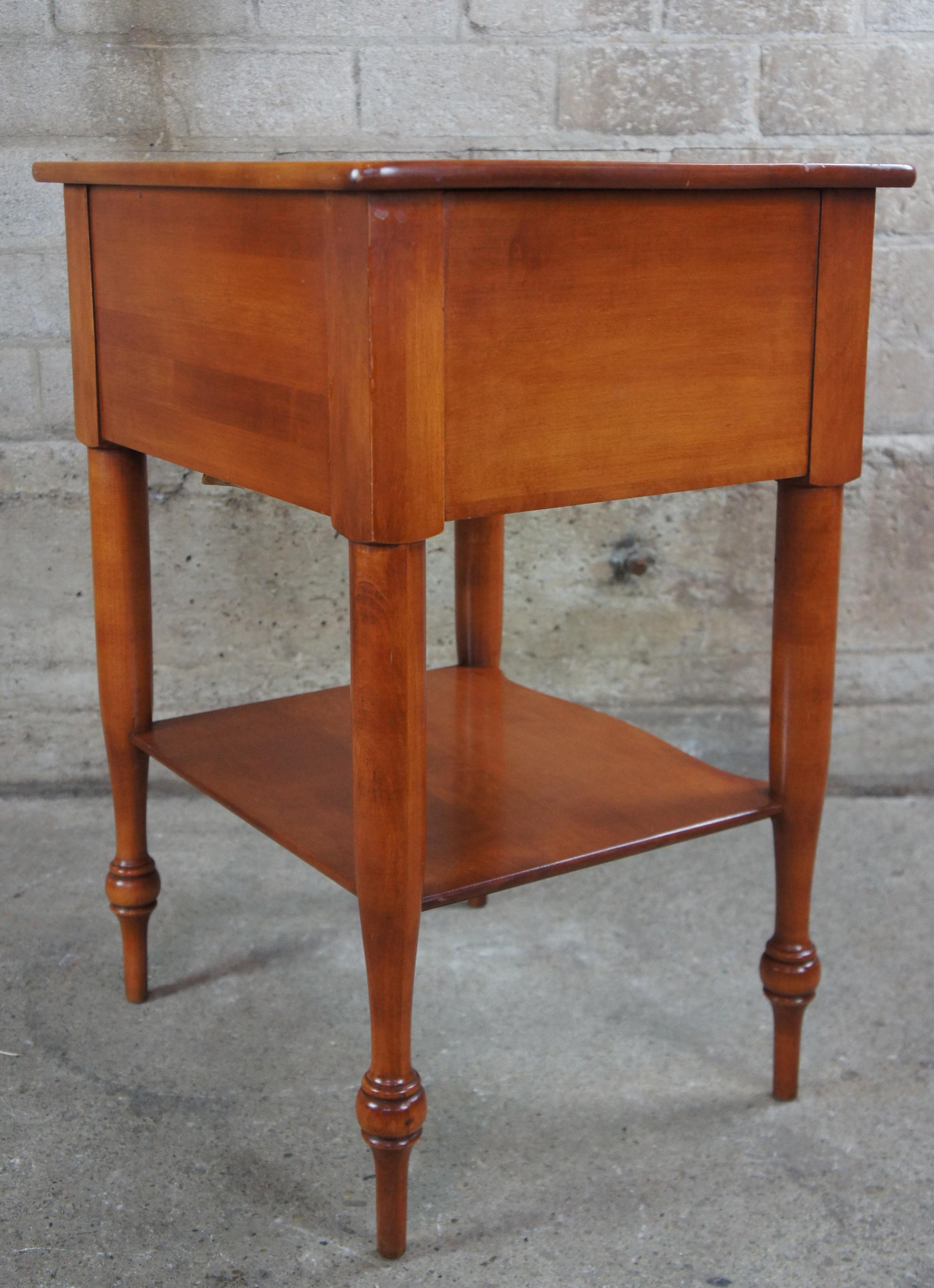 Vintage Willett Maple Nightstand 2-Drawer Early American Country Side Table 2