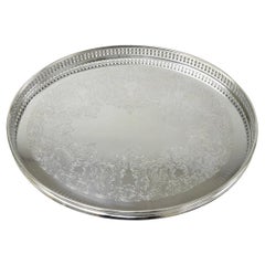 Vintage William Adams WA Italy Versilbertes Ovales Tablett mit erhöhter Gallery Bar