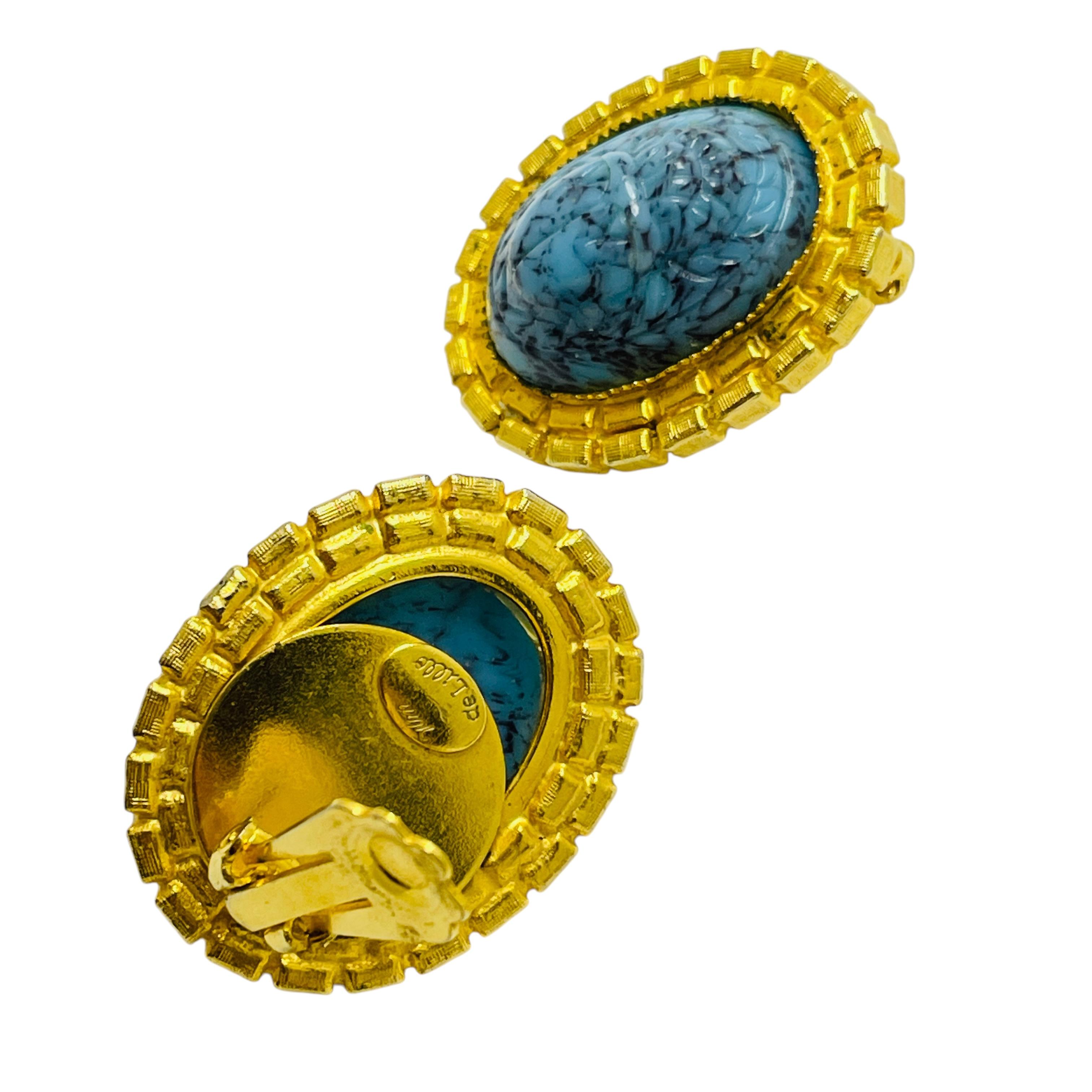 Women's Vintage WILLIAM DE LILLO gold tone scarab glass designer runway clip on earrings For Sale