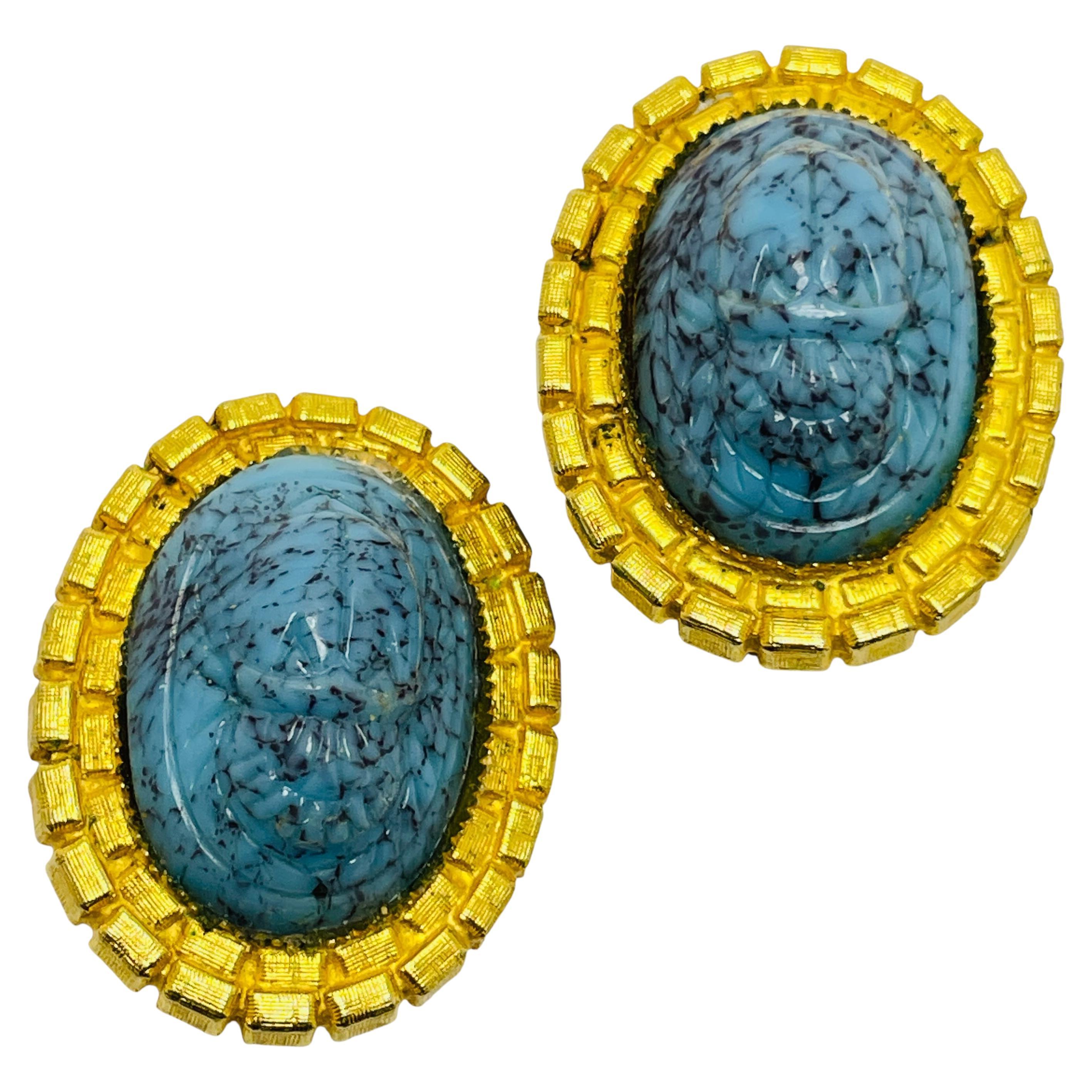 Vintage WILLIAM DE LILLO gold tone scarab glass designer runway clip on earrings For Sale
