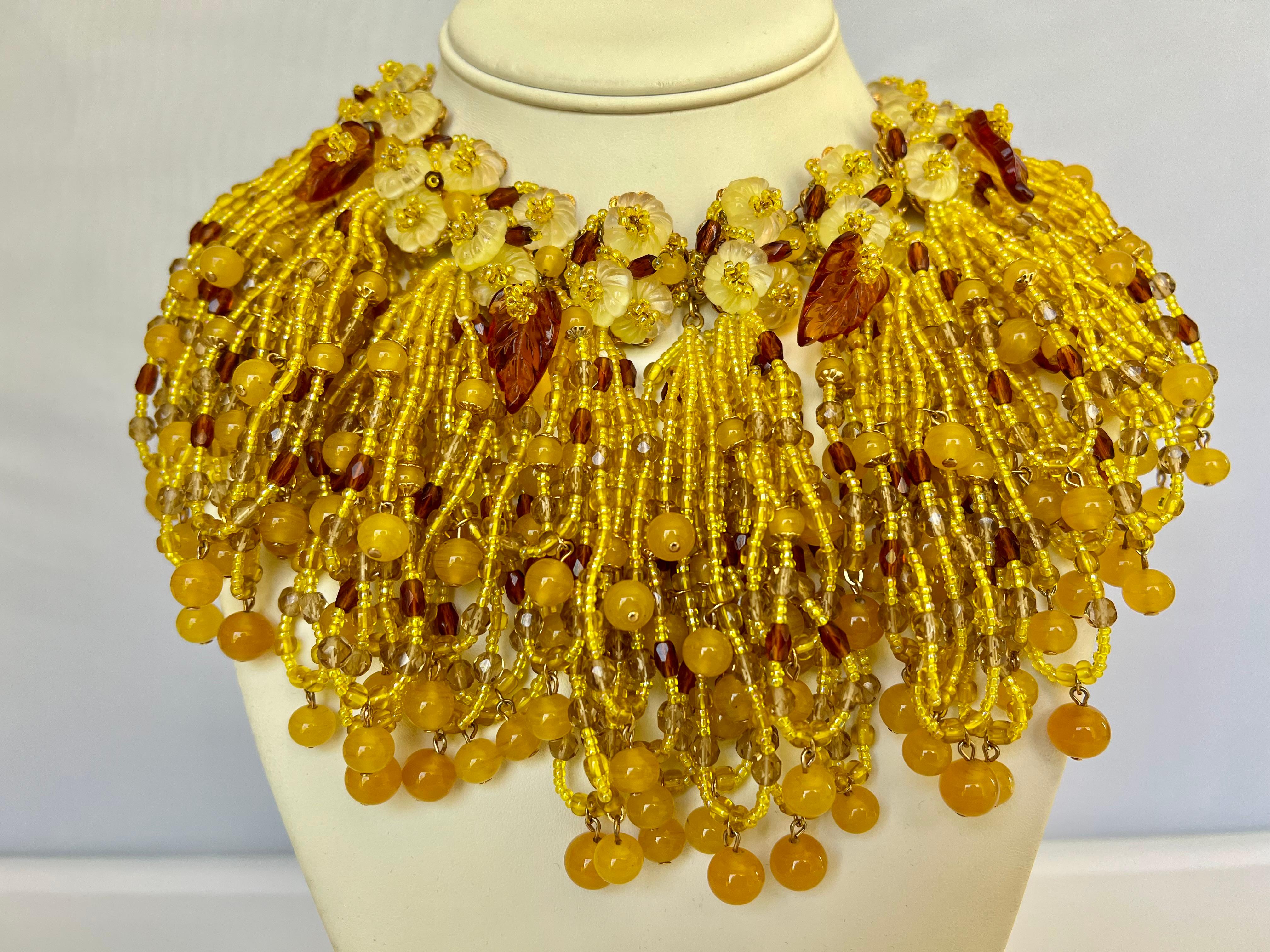 Rare collier à franges de William de Lillo - composé de perles de verre jaune françaises et allemandes et de feuilles florales en topaze fondue 