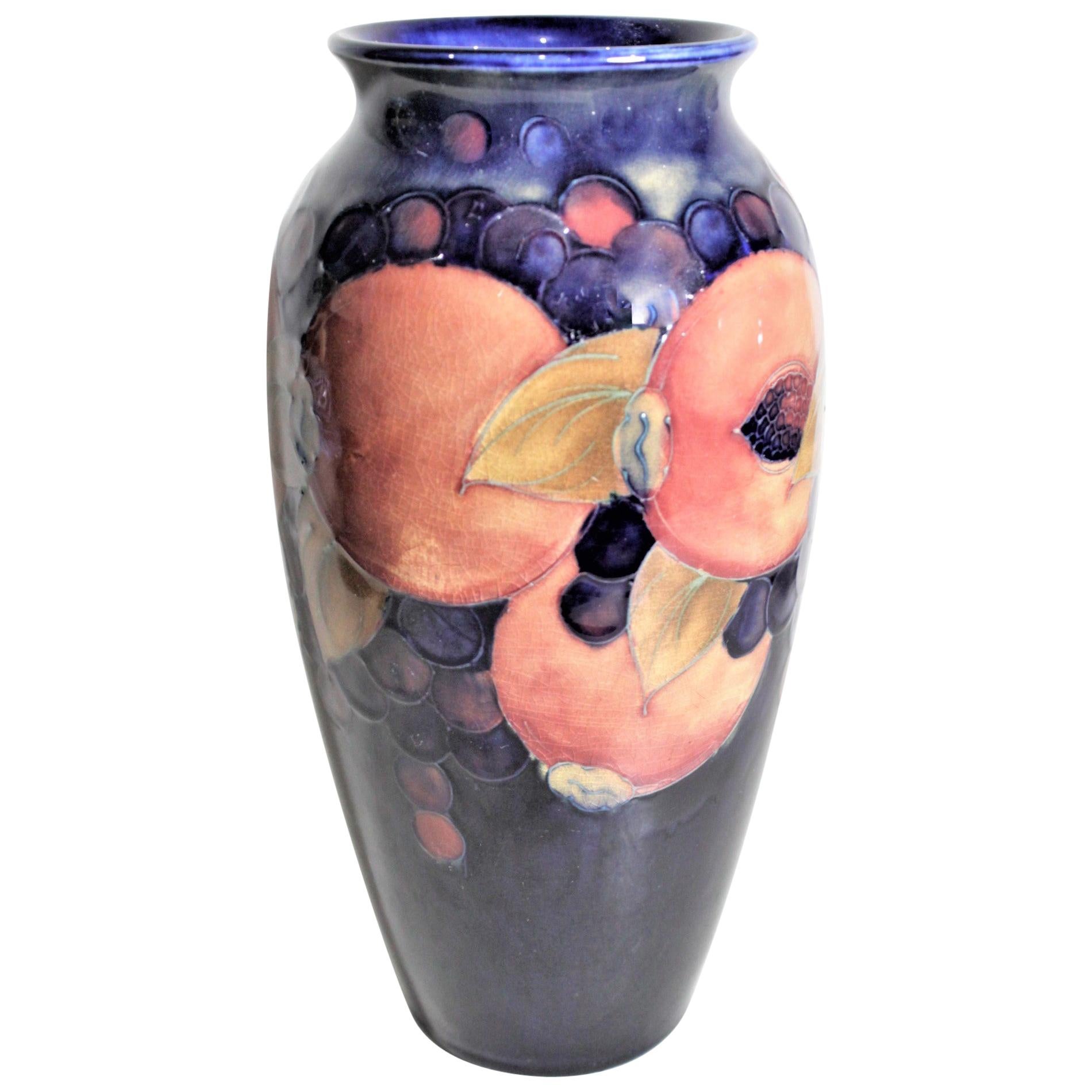 Vase d'art vintage William Moorcroft en poterie à grenades