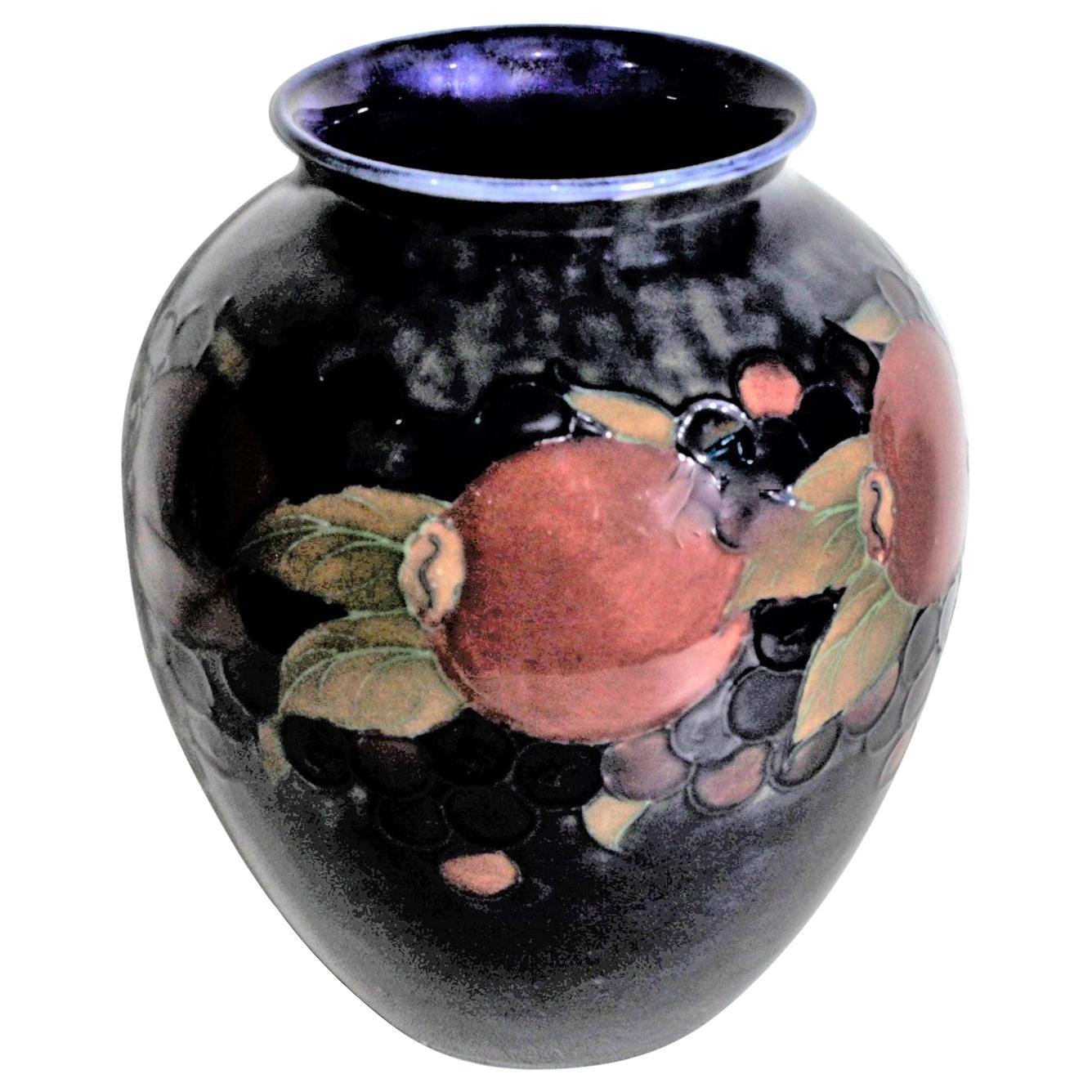Vase d'art vintage William Moorcroft en poterie à grenades