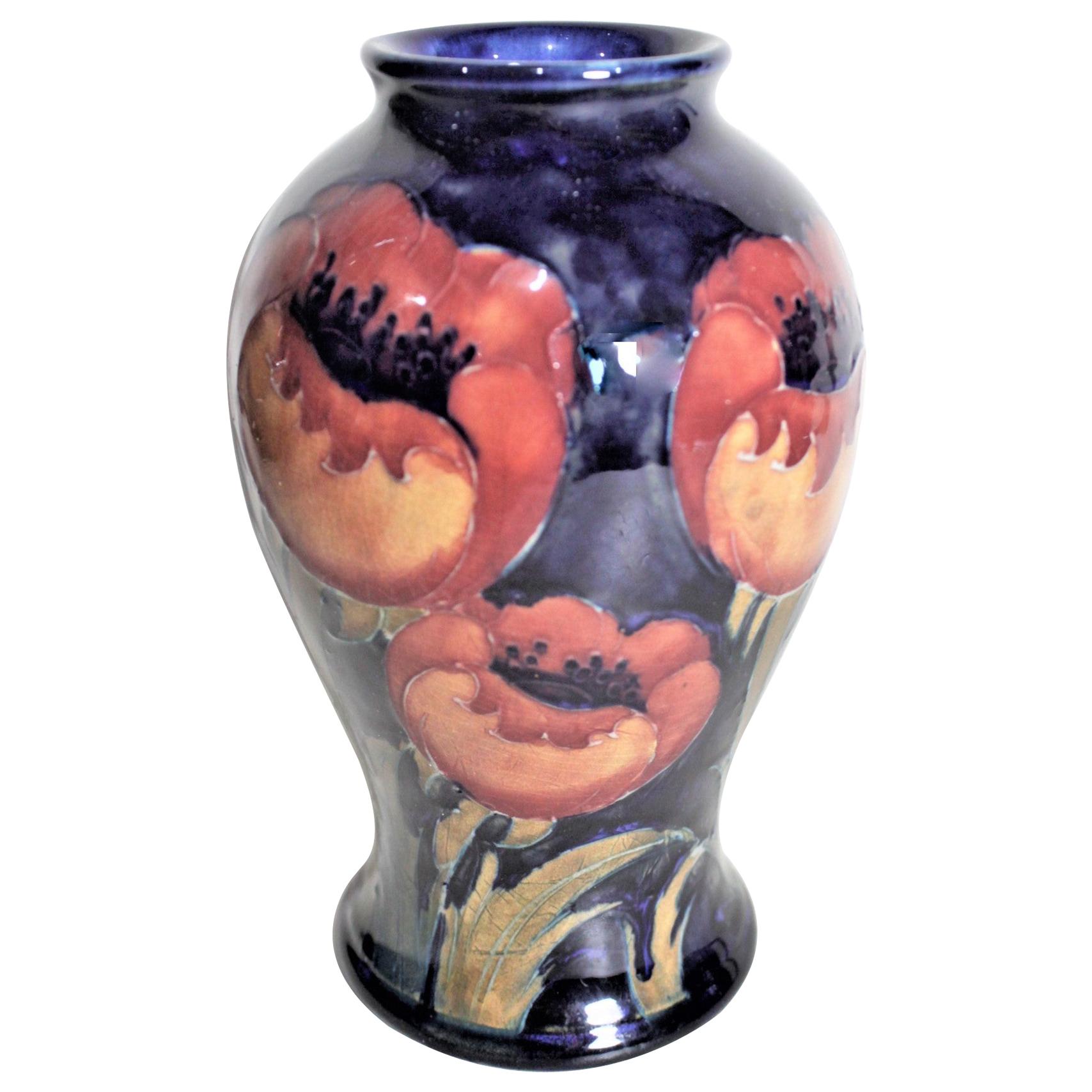 Vase d'art vintage William Moorcroft à motif coquelicot