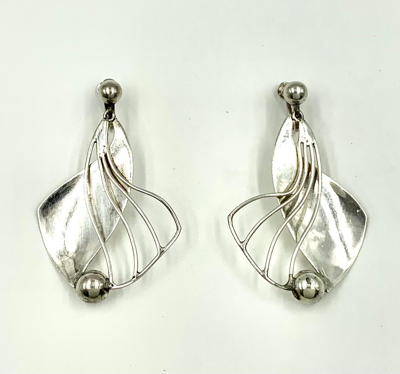 Vintage William Spratling Sterling Silver Large Mexican Modernist Earrings In Good Condition For Sale In New York, NY