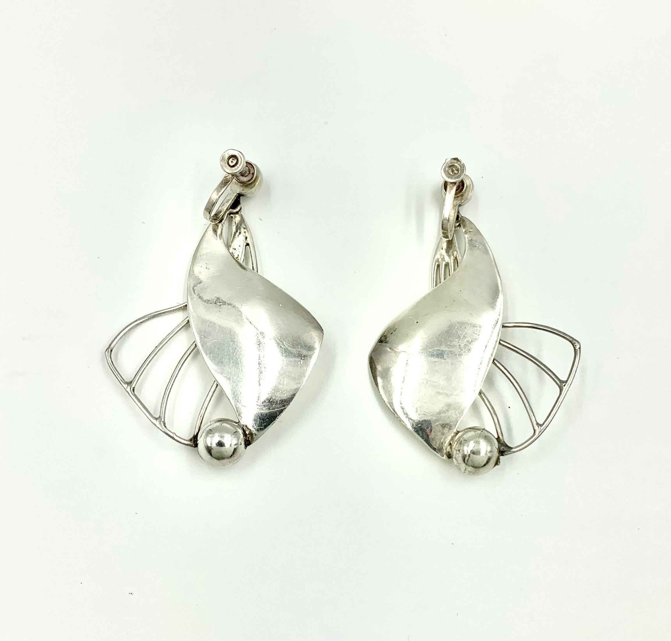 Vintage William Spratling Sterling Silver Large Mexican Modernist Earrings In Good Condition For Sale In New York, NY