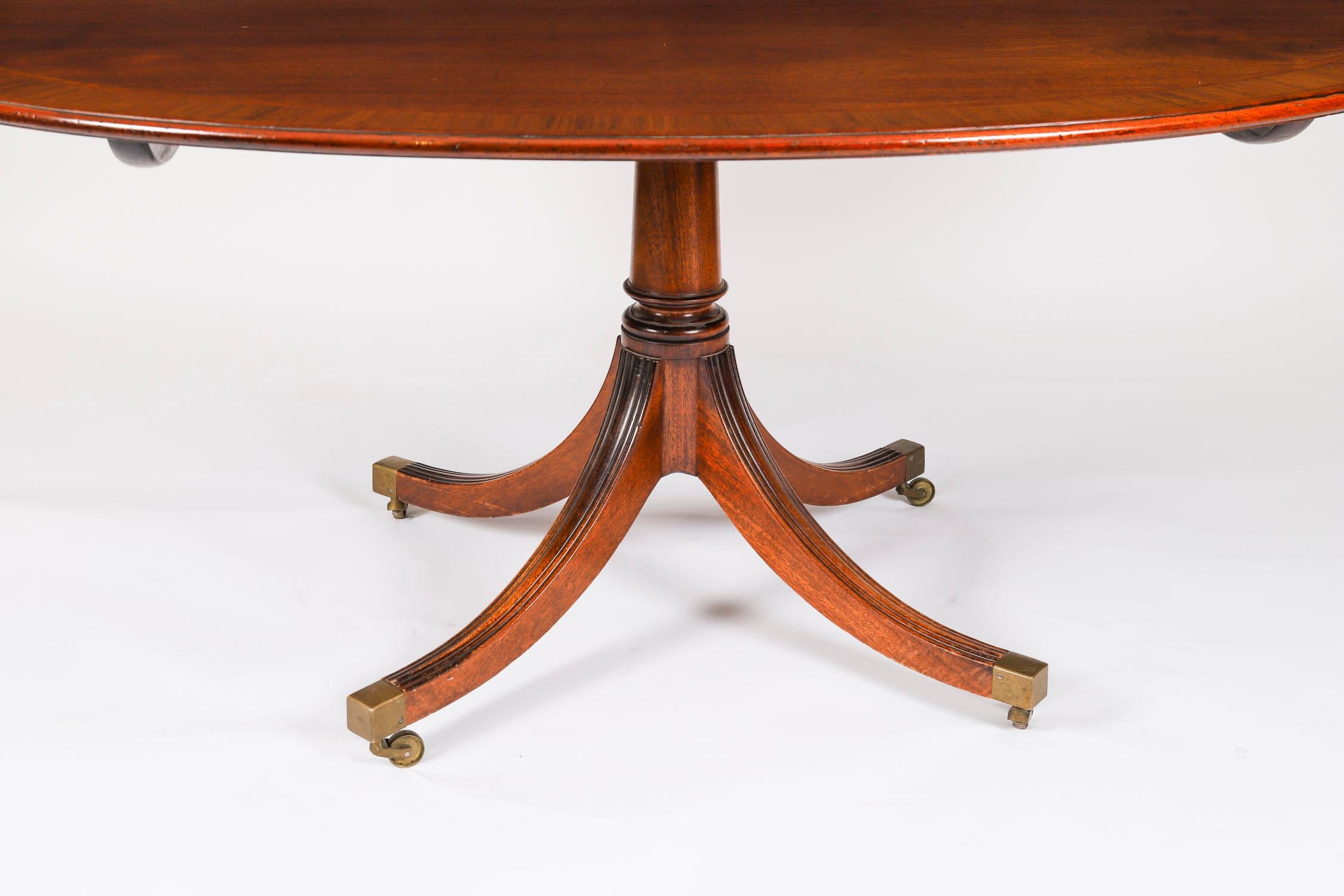 Vintage William Tillman Oval Regency Revival Table de salle à manger 20ème siècle en vente 4