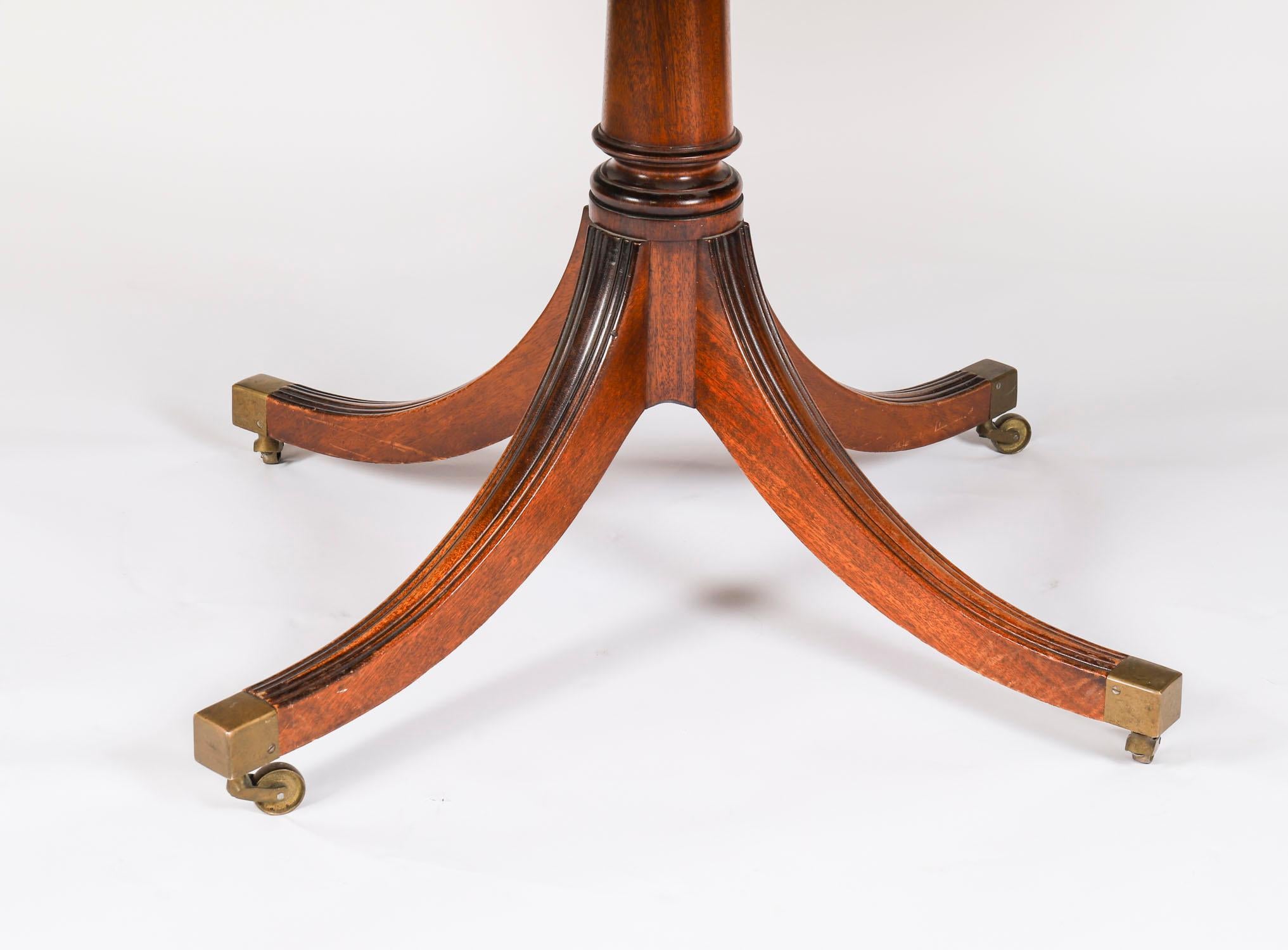 Vintage William Tillman Oval Regency Revival Table de salle à manger 20ème siècle en vente 5