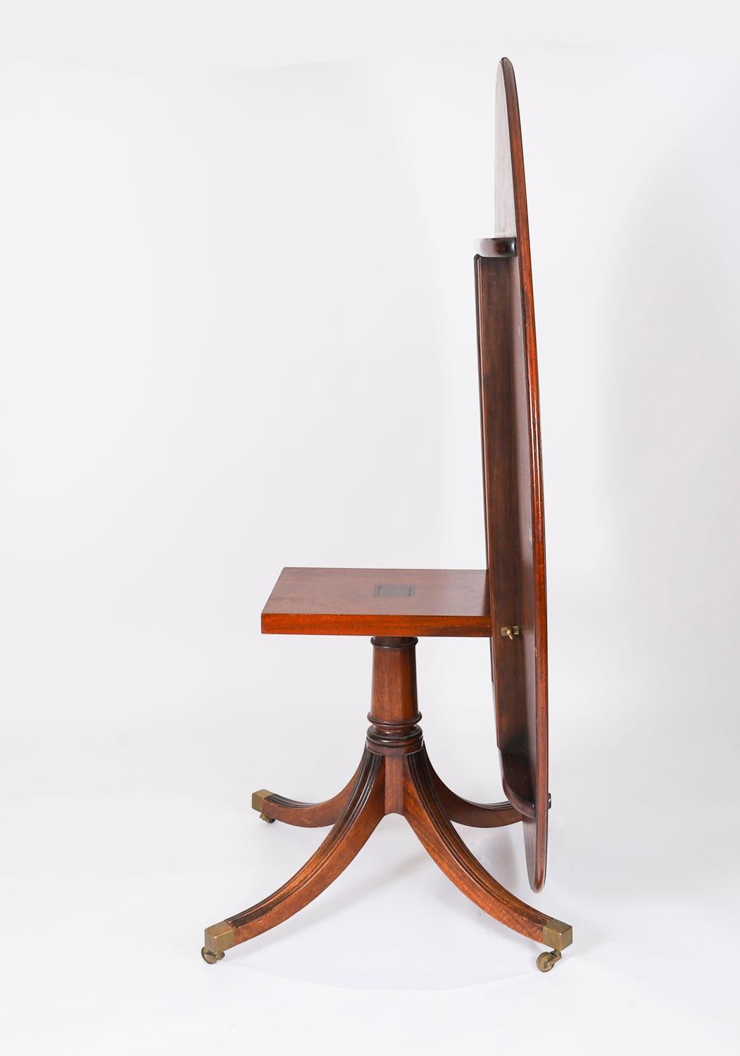 Vintage William Tillman Oval Regency Revival Table de salle à manger 20ème siècle en vente 6