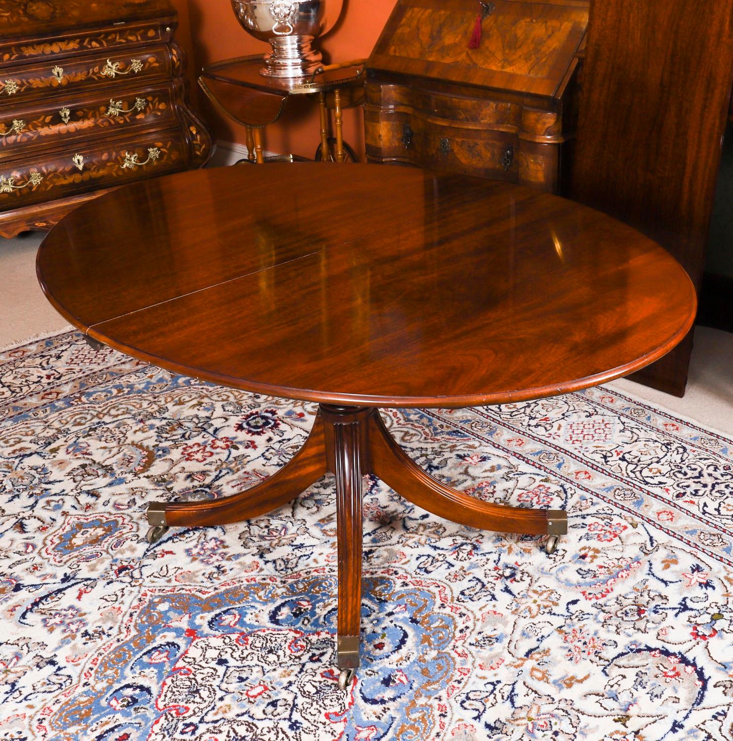 Vintage William Tillman Oval Regency Revival Dining Table & 6 Chairs 20thCentury en vente 4