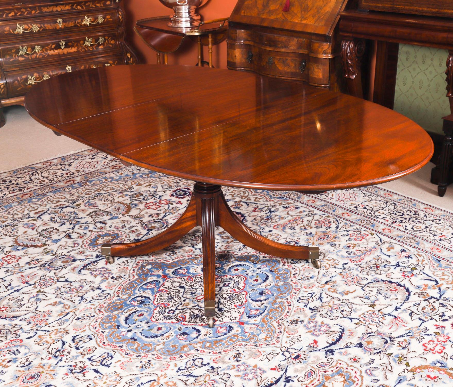 Néo-Régence Vintage William Tillman Oval Regency Revival Dining Table & 6 Chairs 20thCentury en vente