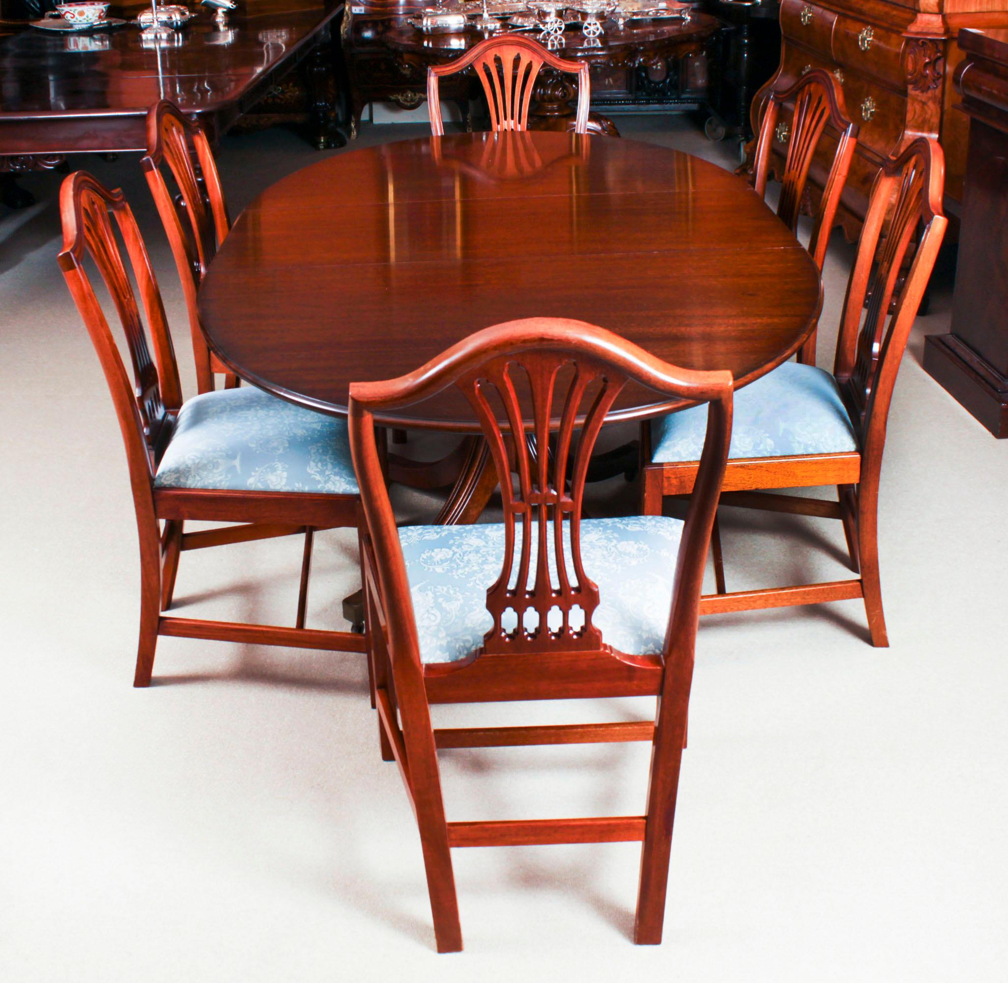 English Vintage William Tillman Oval Regency Revival Dining Table & Leaf 20th Century