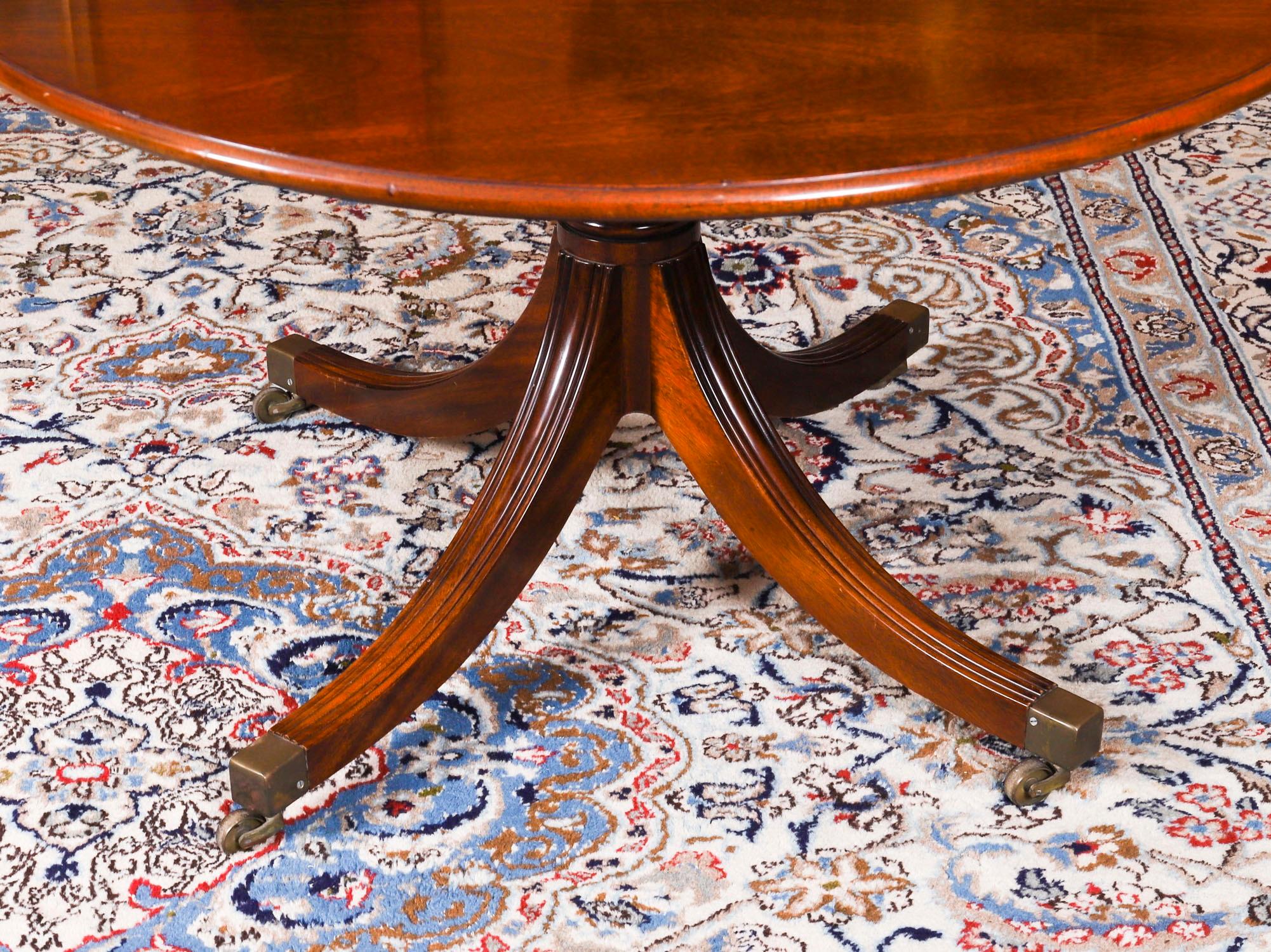 Vintage William Tillman Oval Regency Revival Dining Table & Leaf 20thCentury en vente 9