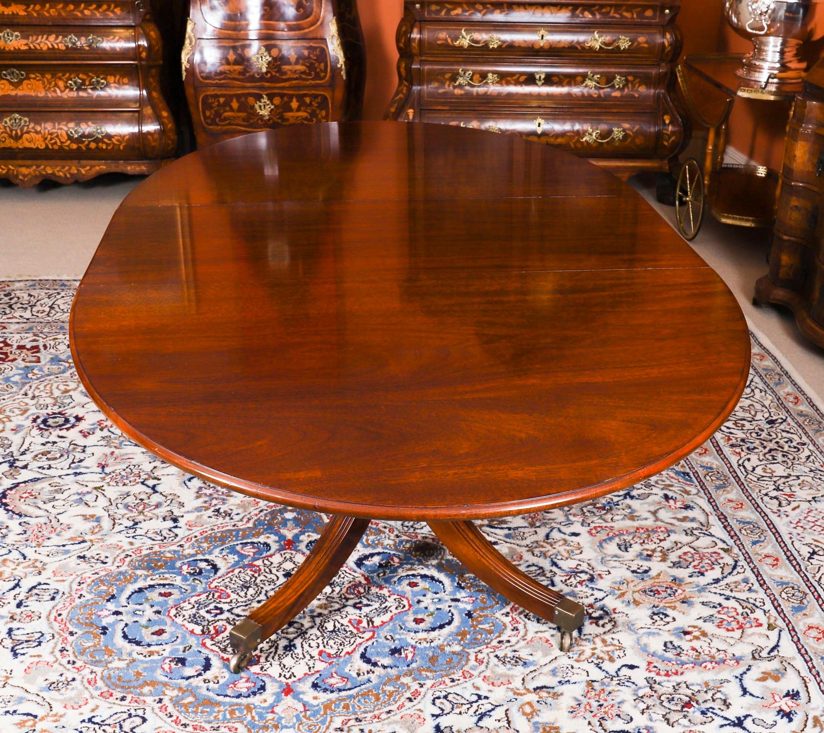 Vintage William Tillman Oval Regency Revival Dining Table & Leaf 20thCentury Bon état - En vente à London, GB