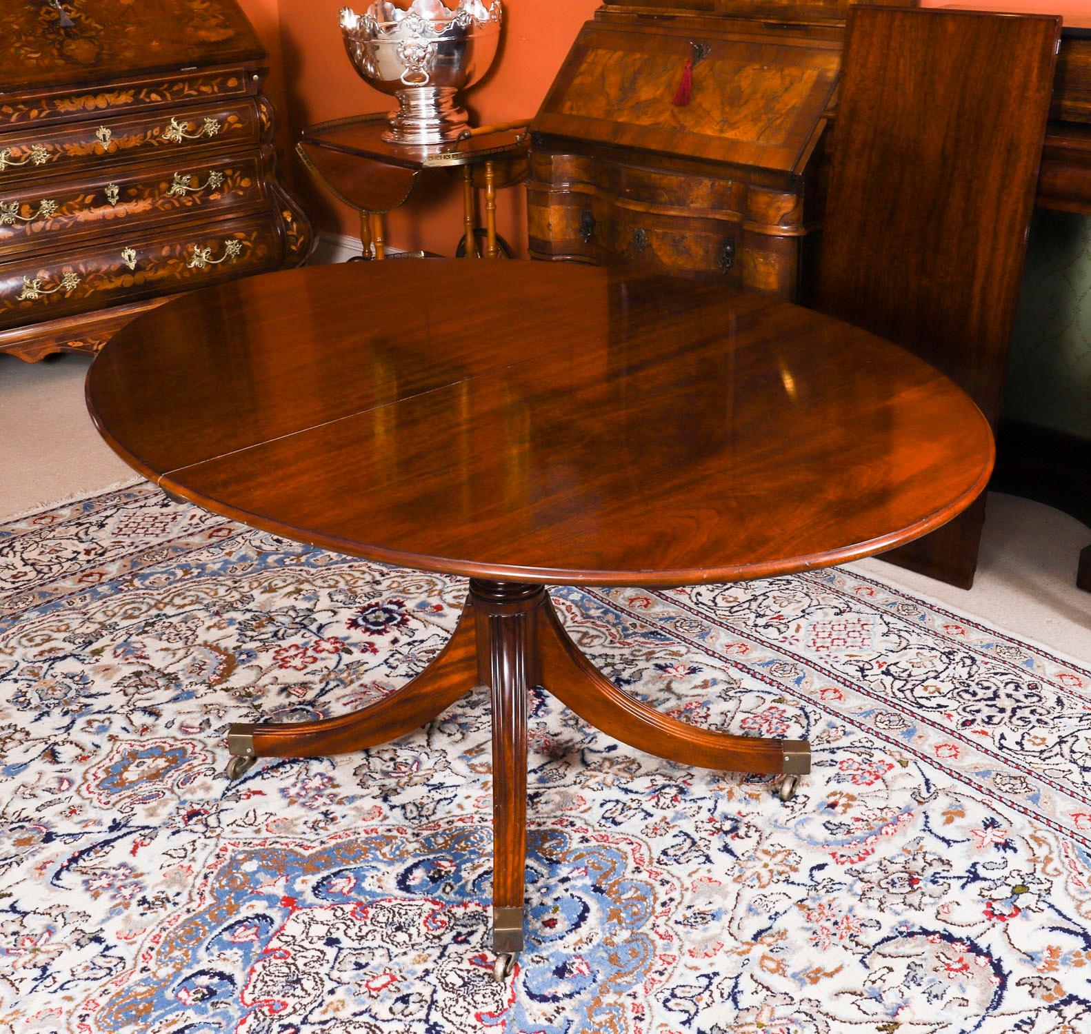 Vintage William Tillman Oval Regency Revival Dining Table & Leaf 20thCentury en vente 3