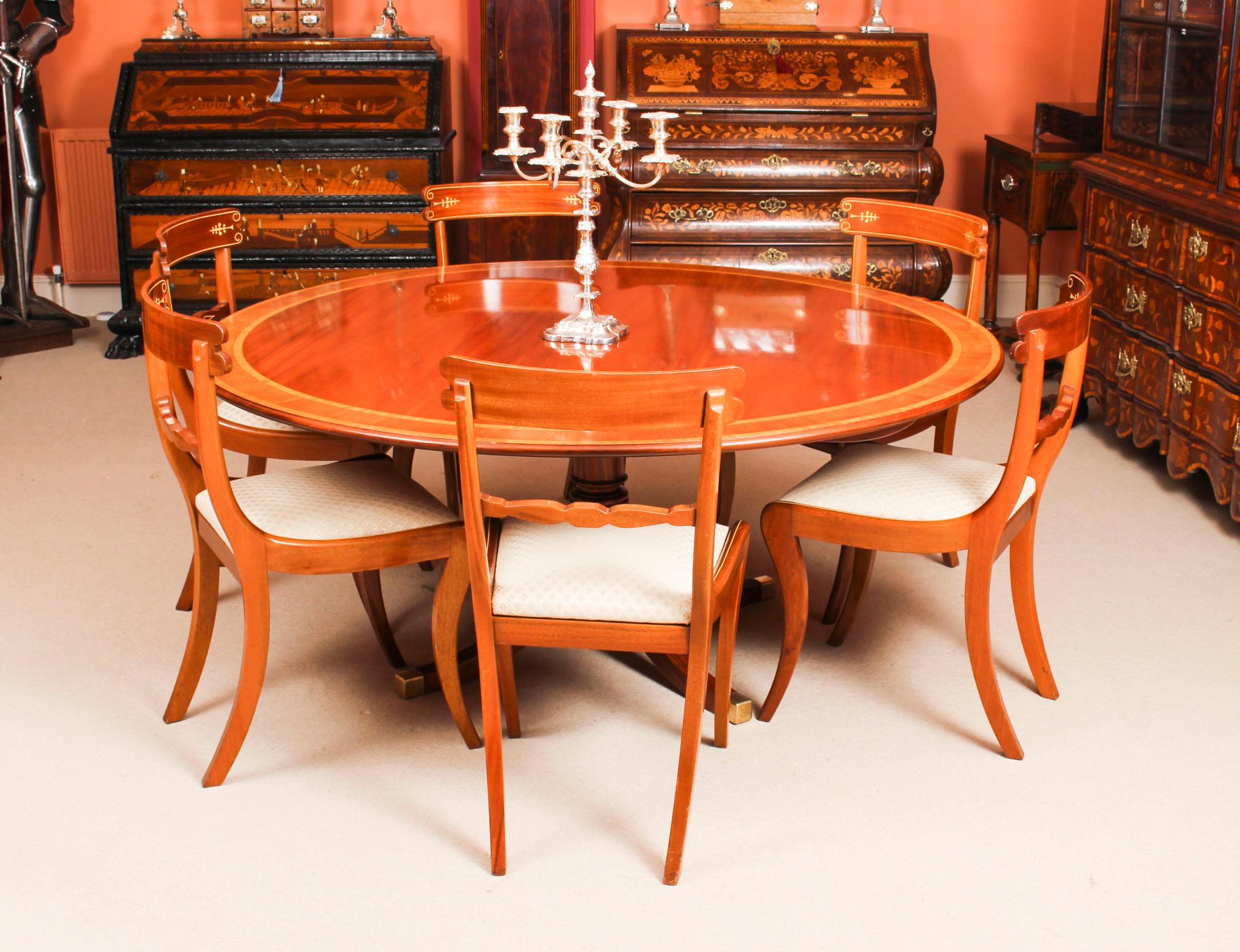 This is a fabulous vintage dining set which comprises a Regency style dining table and six Regency style sabre leg dining chairs, all made by the master cabinet maker William Tillman in the 1980s and bearing his label. 

The beautiful circular