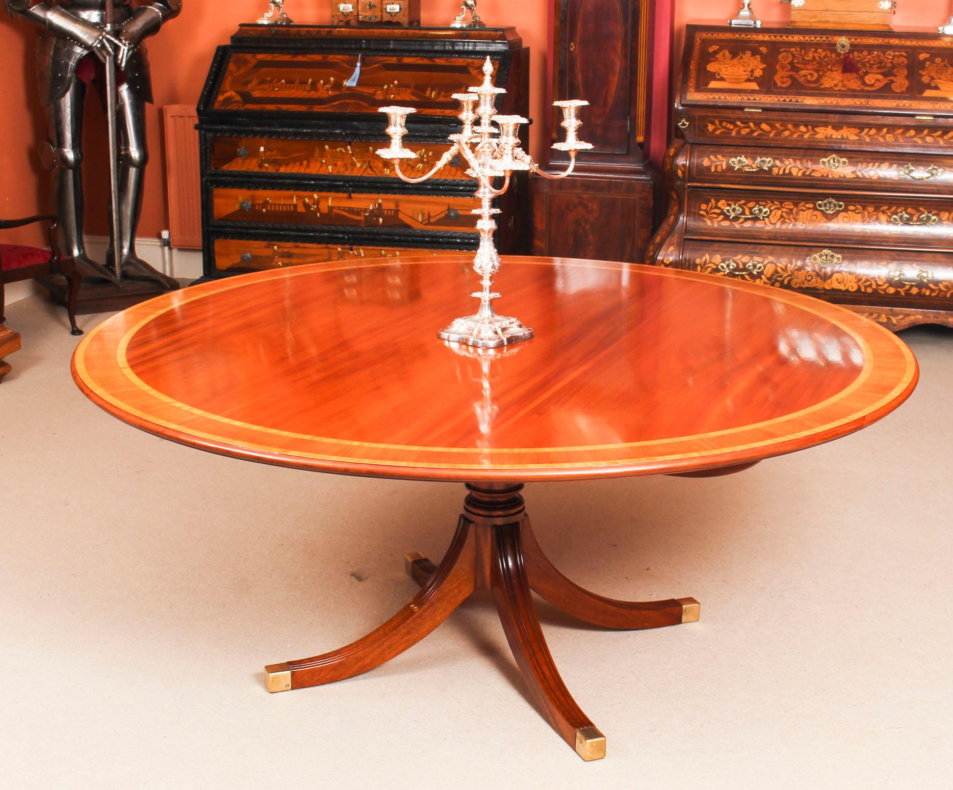 William Tillman Regency Dining Table and 6 Regency Style Chairs, 20th Century In Good Condition In London, GB