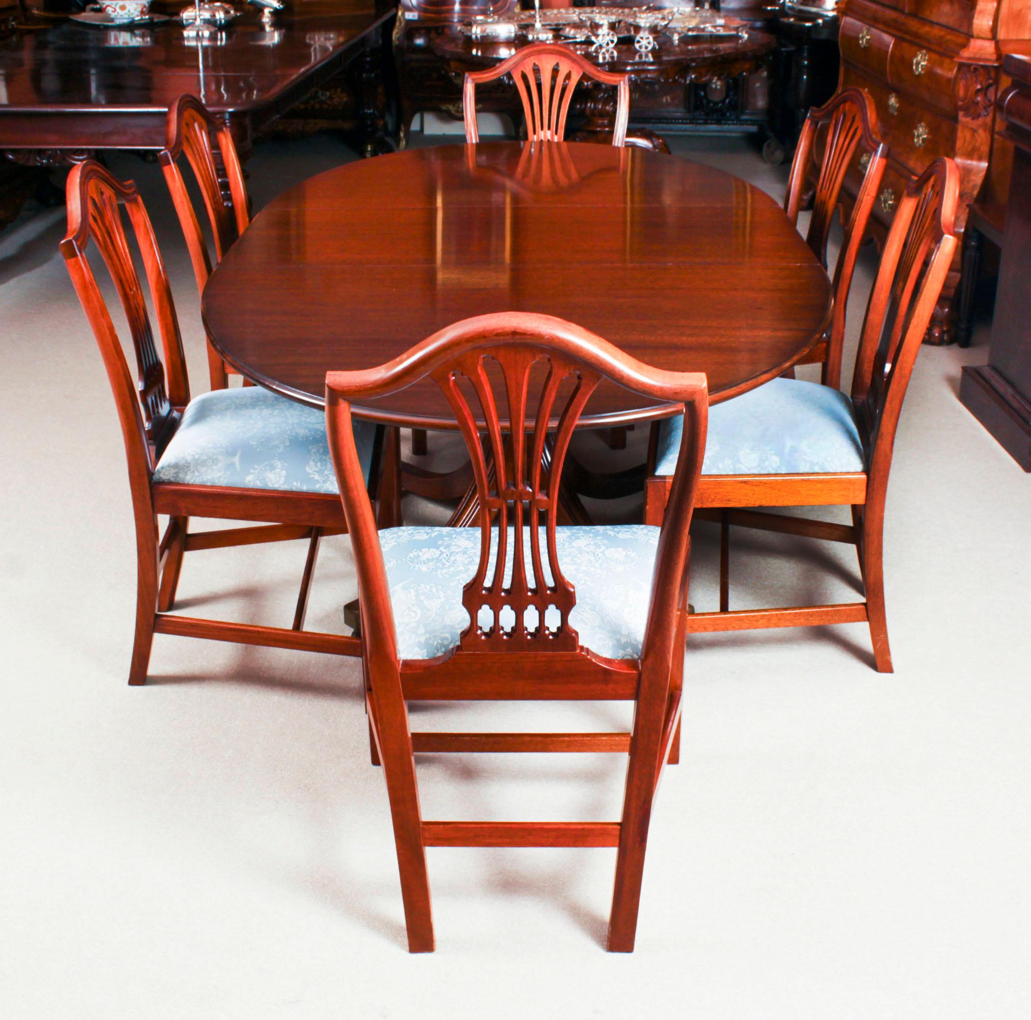English Vintage William Tillman Regency Dining Table & 8 Chairs 20th Century