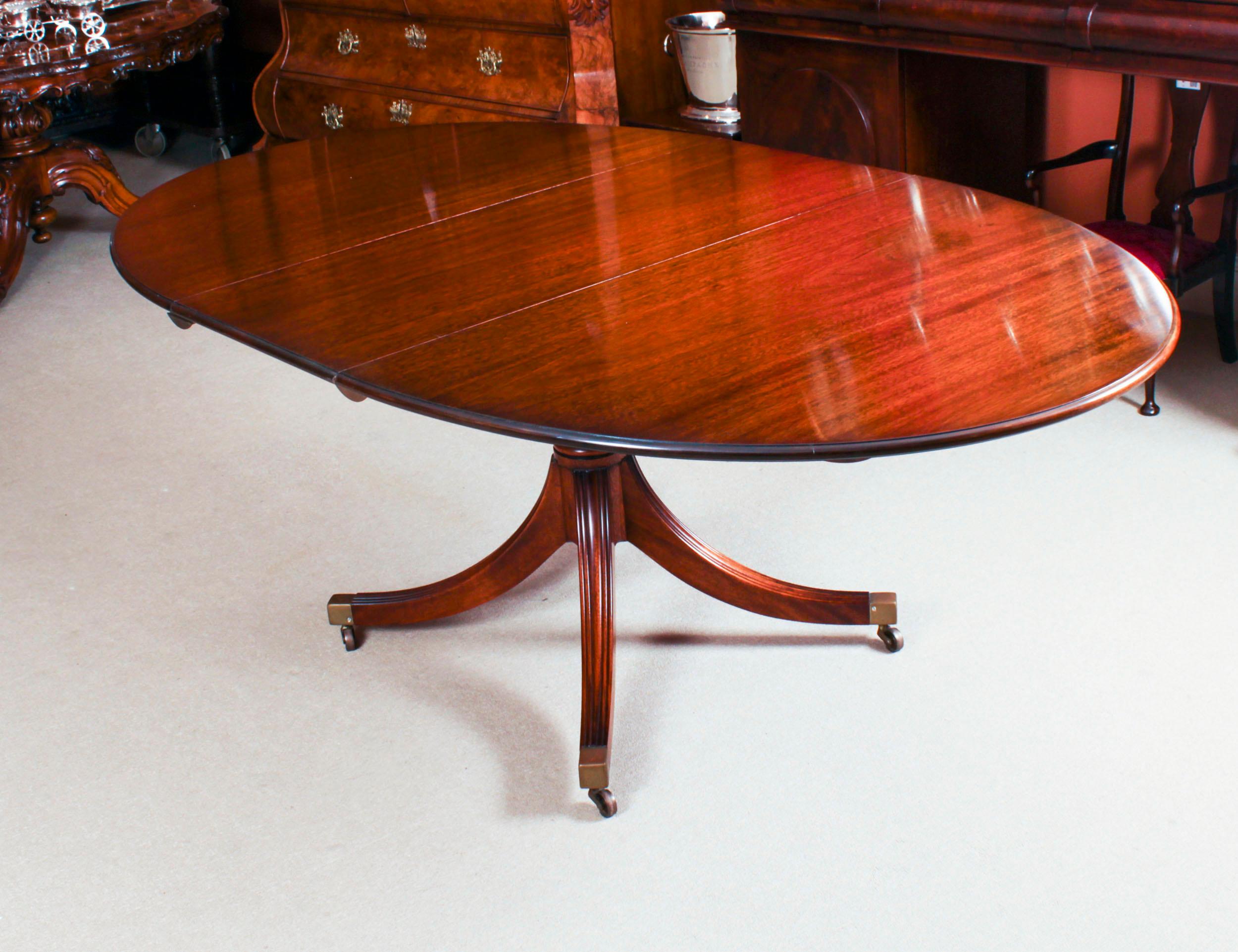 Vintage William Tillman Regency Dining Table & 8 Chairs 20th Century In Good Condition In London, GB