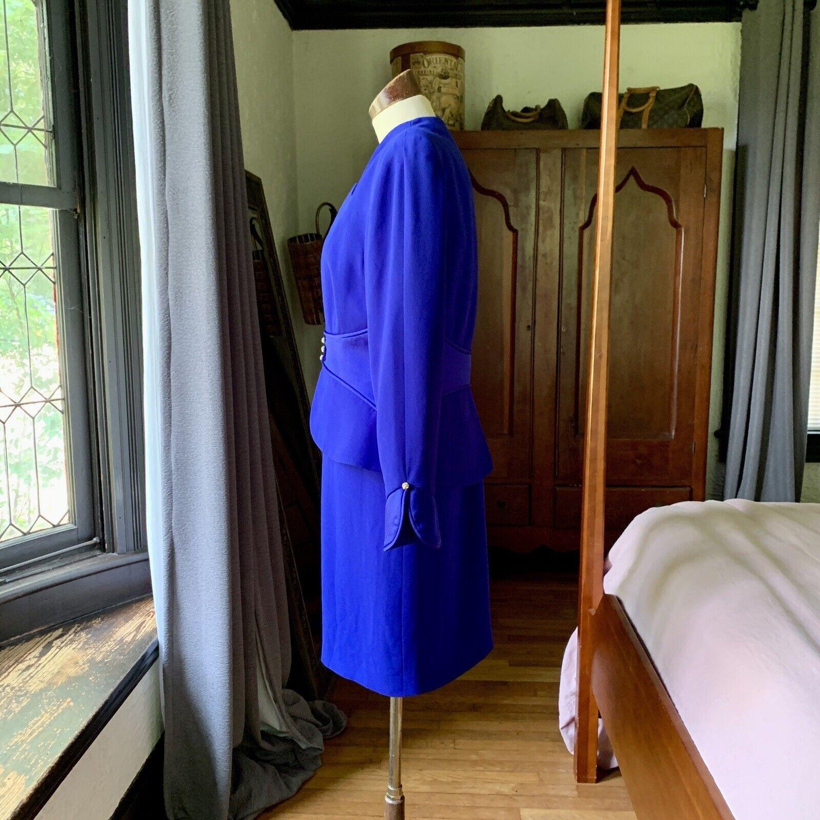TRAVILLA - Ensemble robe et veste vintage en satin bleu avec strass, taille 10 en vente 7