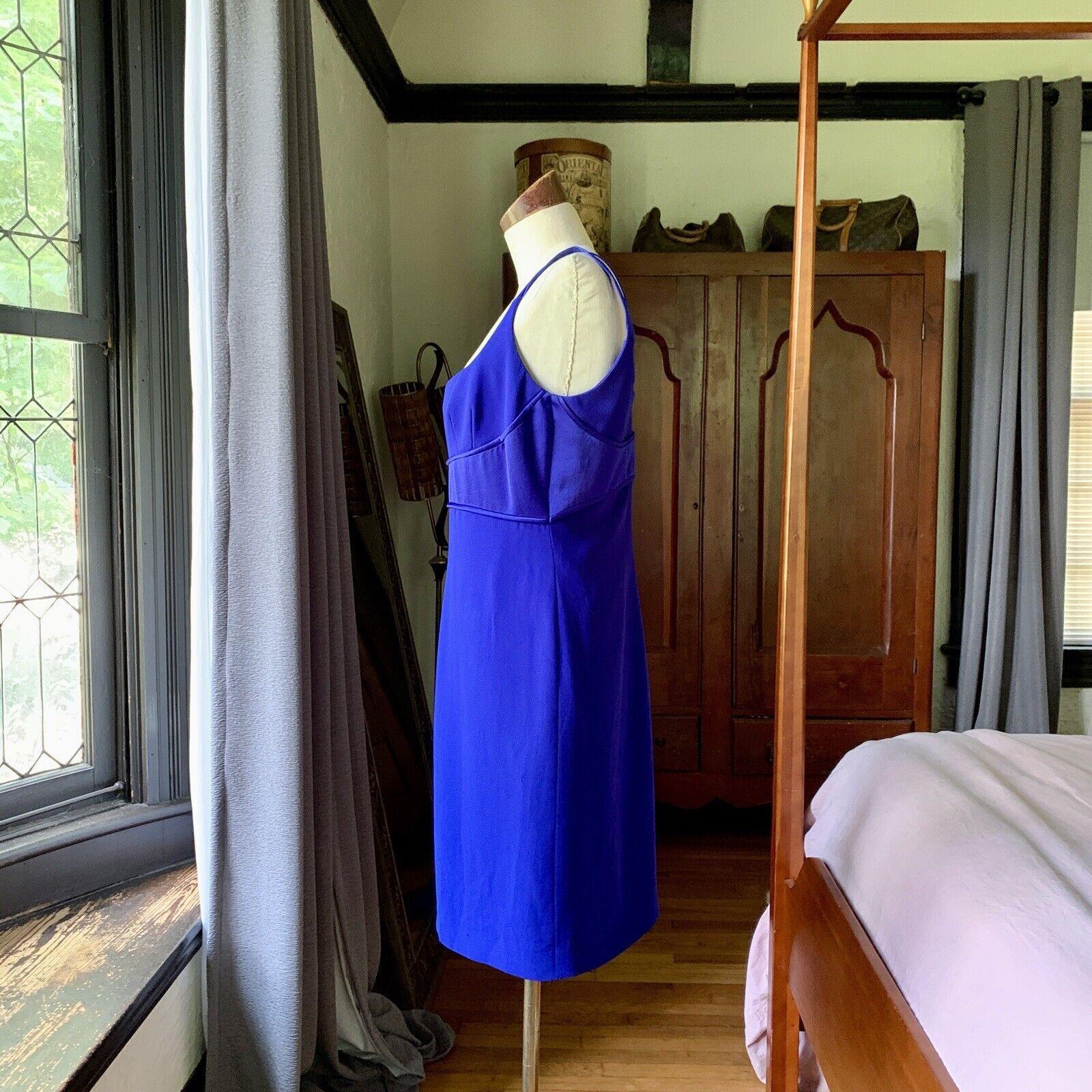 TRAVILLA - Ensemble robe et veste vintage en satin bleu avec strass, taille 10 en vente 4