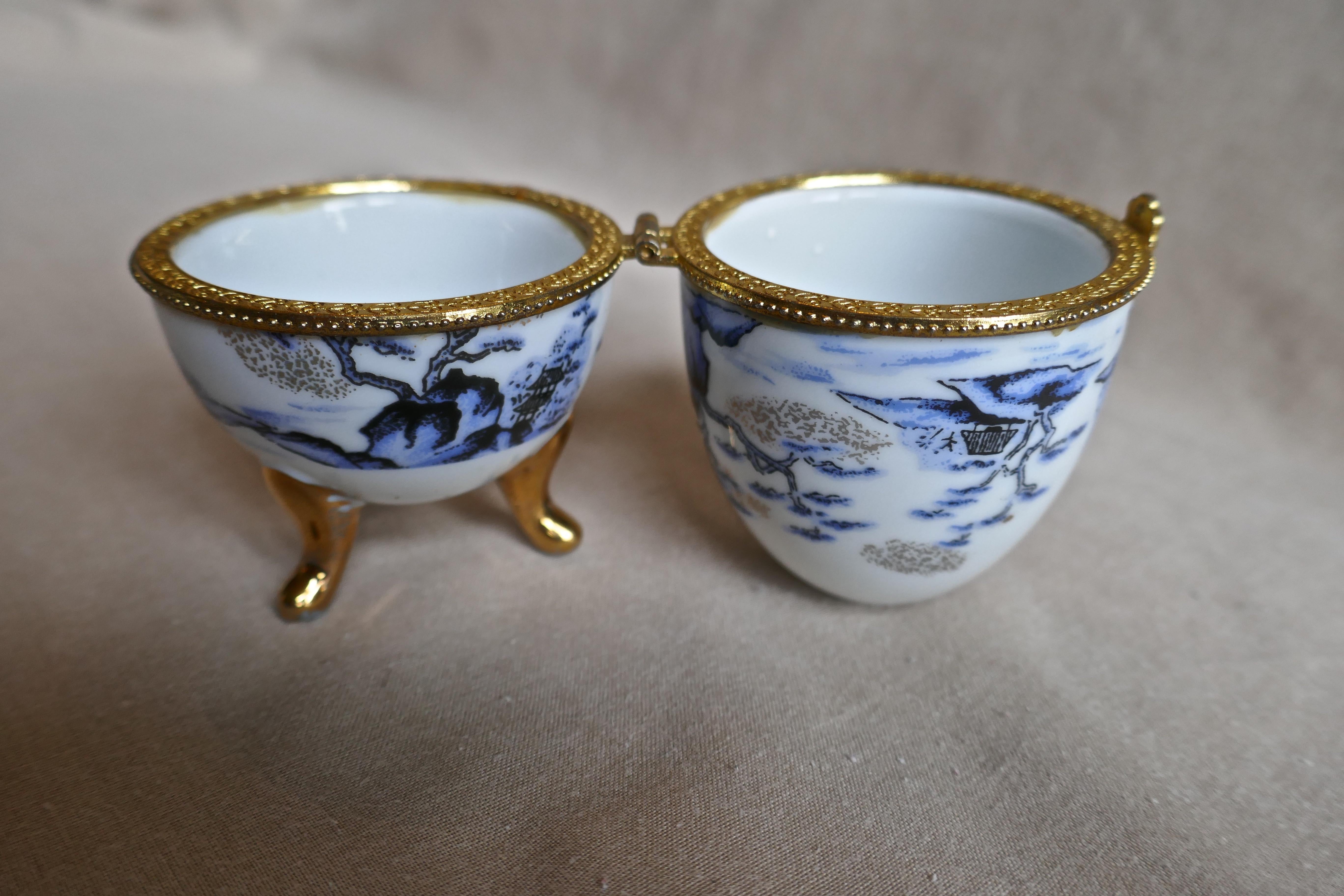 Chinoiseries Vintage Willow Pattern Egg Shaped Ceramic Trinket Box with Hinged Lid
