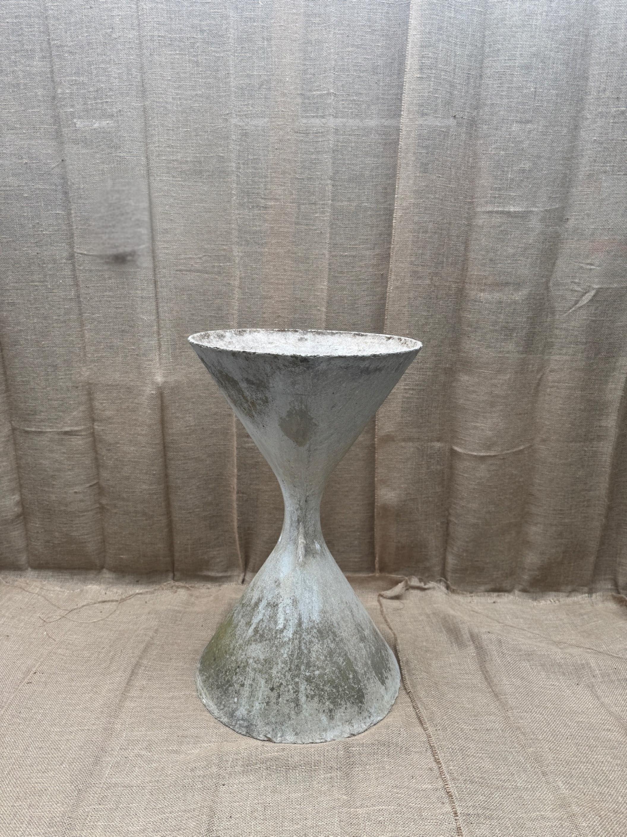 Mid-Century Modern Jardinière vintage Willy Guhl Eternit Hourglass - Icône de la modernité du milieu du siècle en Suisse en vente