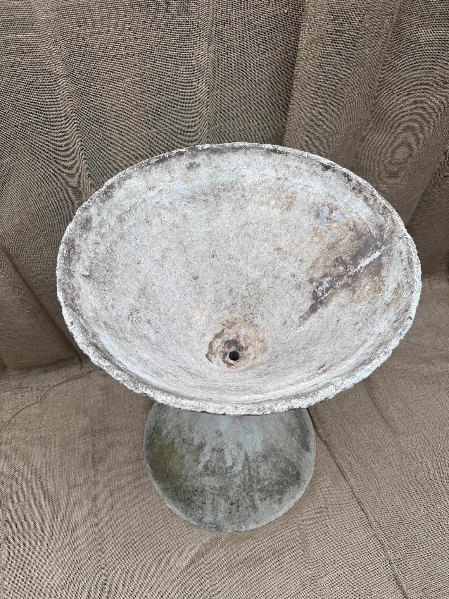 20ième siècle Jardinière vintage Willy Guhl Eternit Hourglass - Icône de la modernité du milieu du siècle en Suisse en vente
