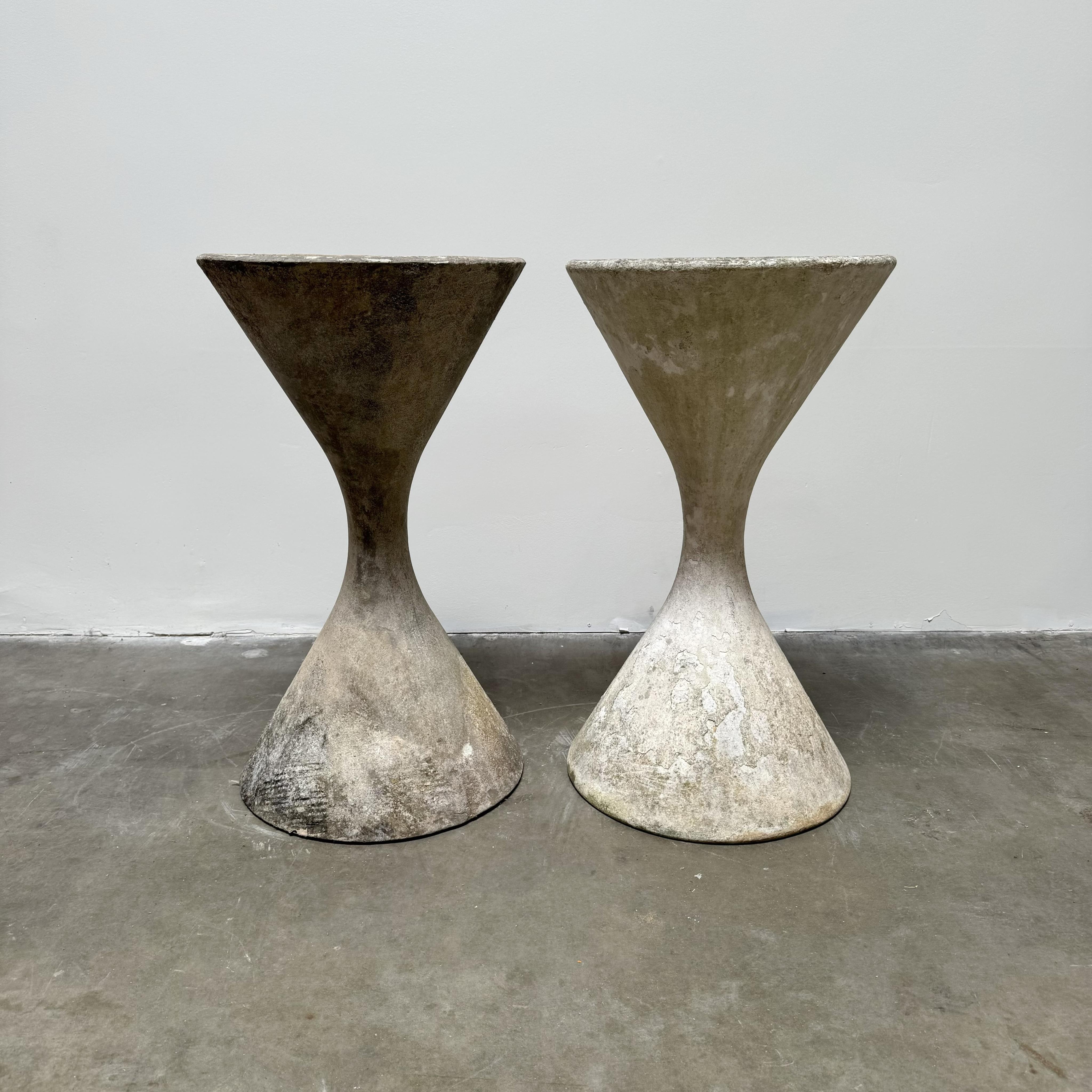 Vintage pair of iconic medium-sized 'Diabolo' Planters by Swiss neo-functionalist and industrial design pioneer Willy Guhl for Eternit, Switzerland, circa 1970.

Planters are made from fibre-cement, these pieces have a gorgeous patina to their