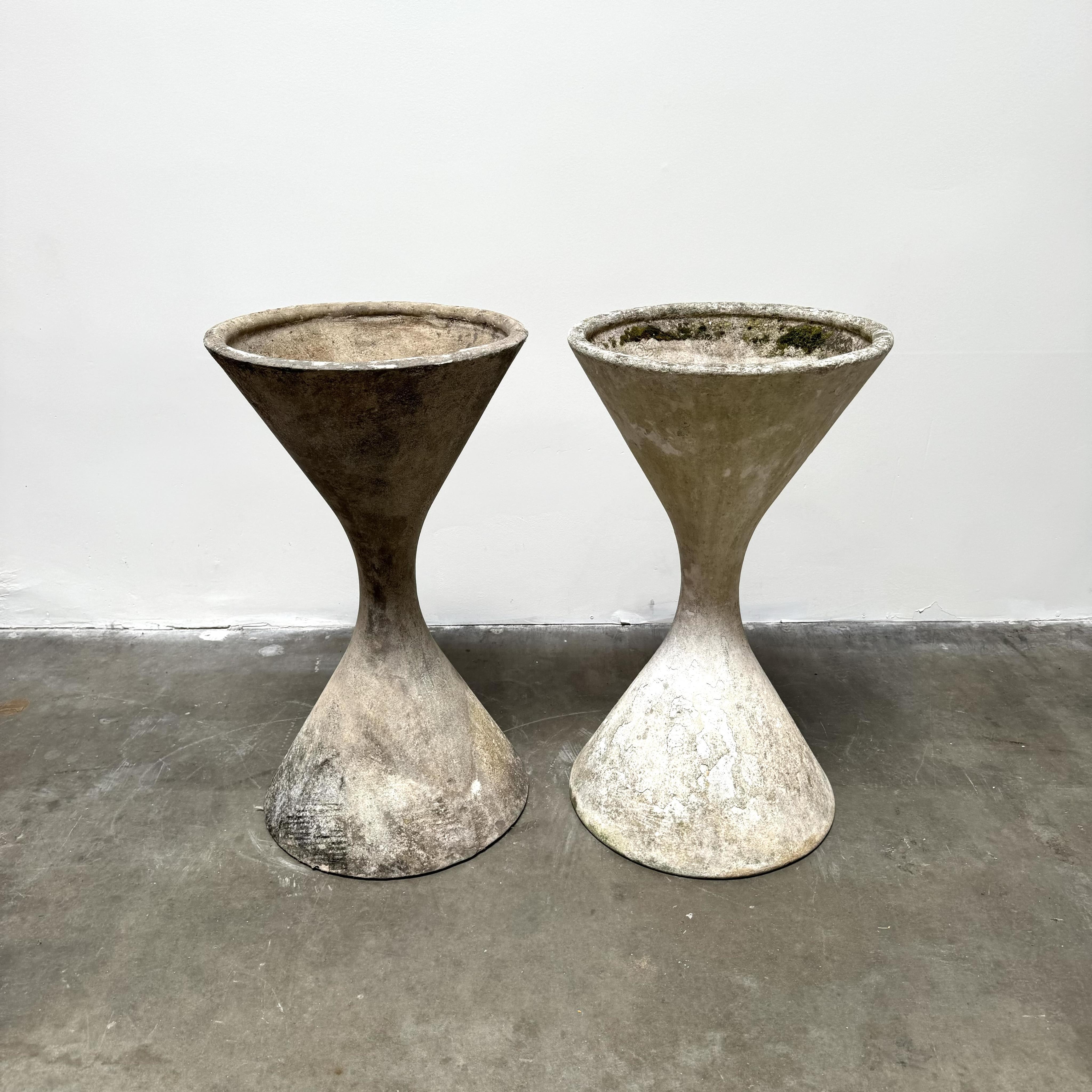 Mid-Century Modern Vintage Willy Guhl for Eternit Medium Diabolo Planters, a Pair