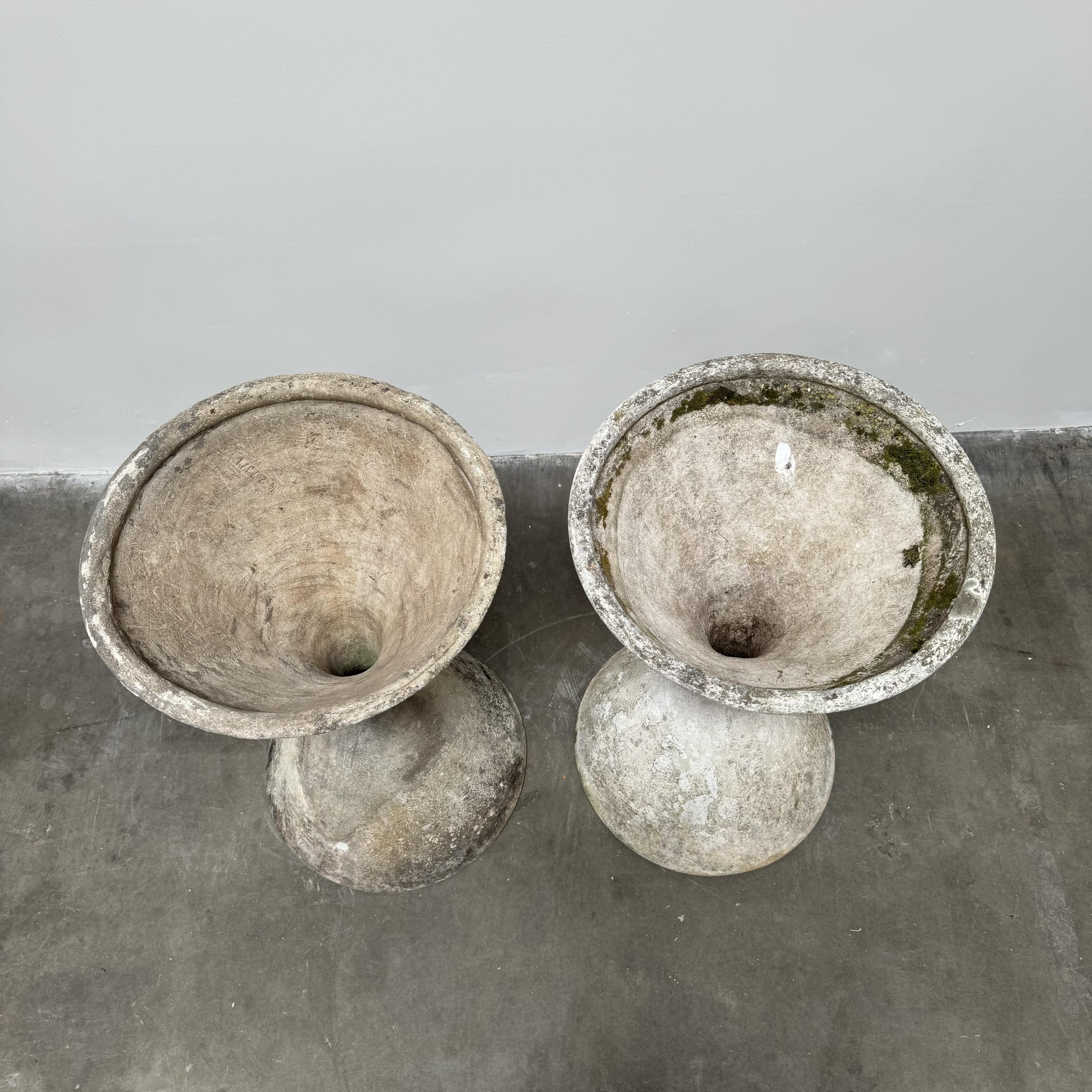 Cast Vintage Willy Guhl for Eternit Medium Diabolo Planters, a Pair