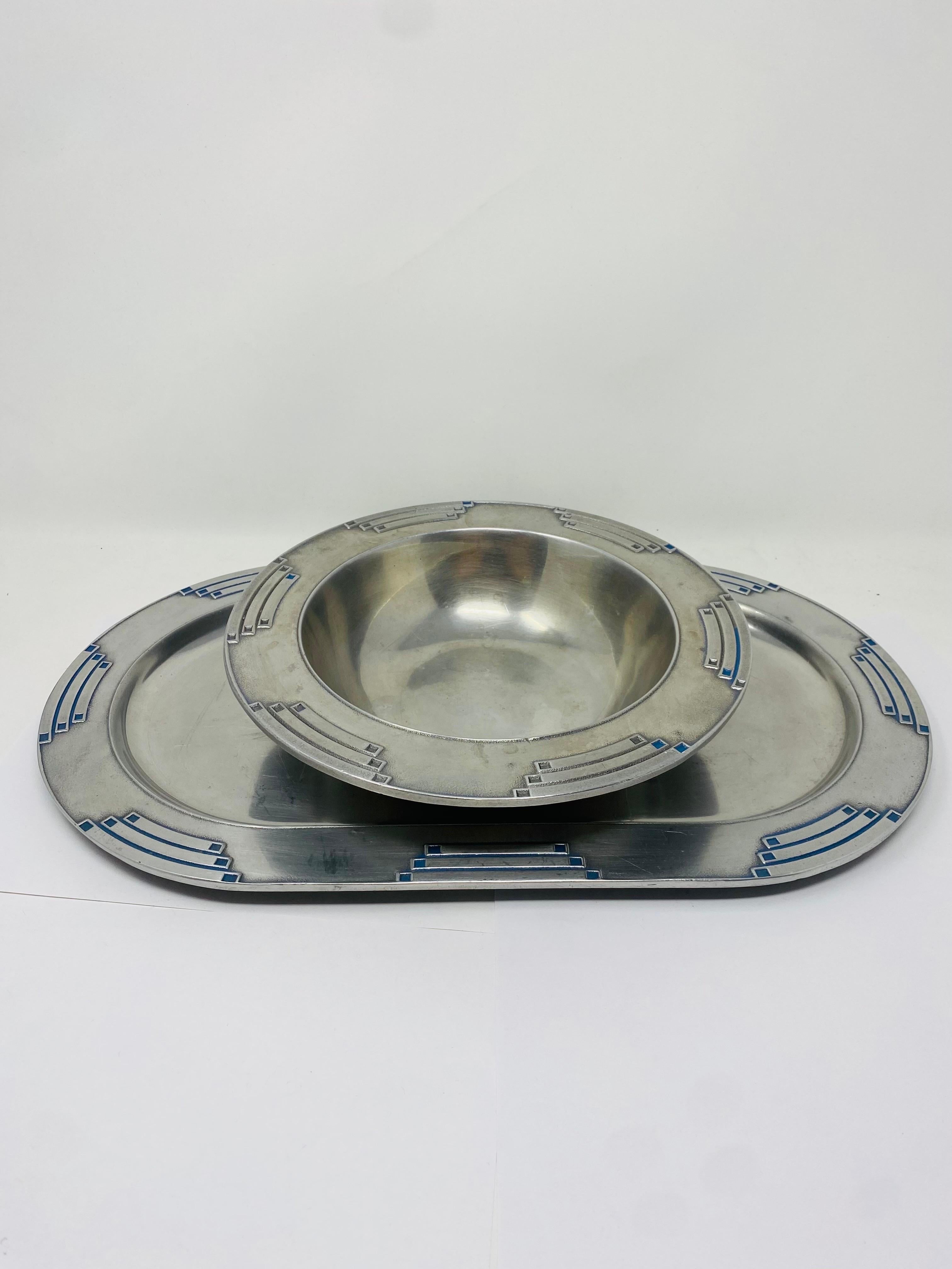 Juego de plato y cuenco Vintage Wilton Armetale Tribar Design Vaciado en venta
