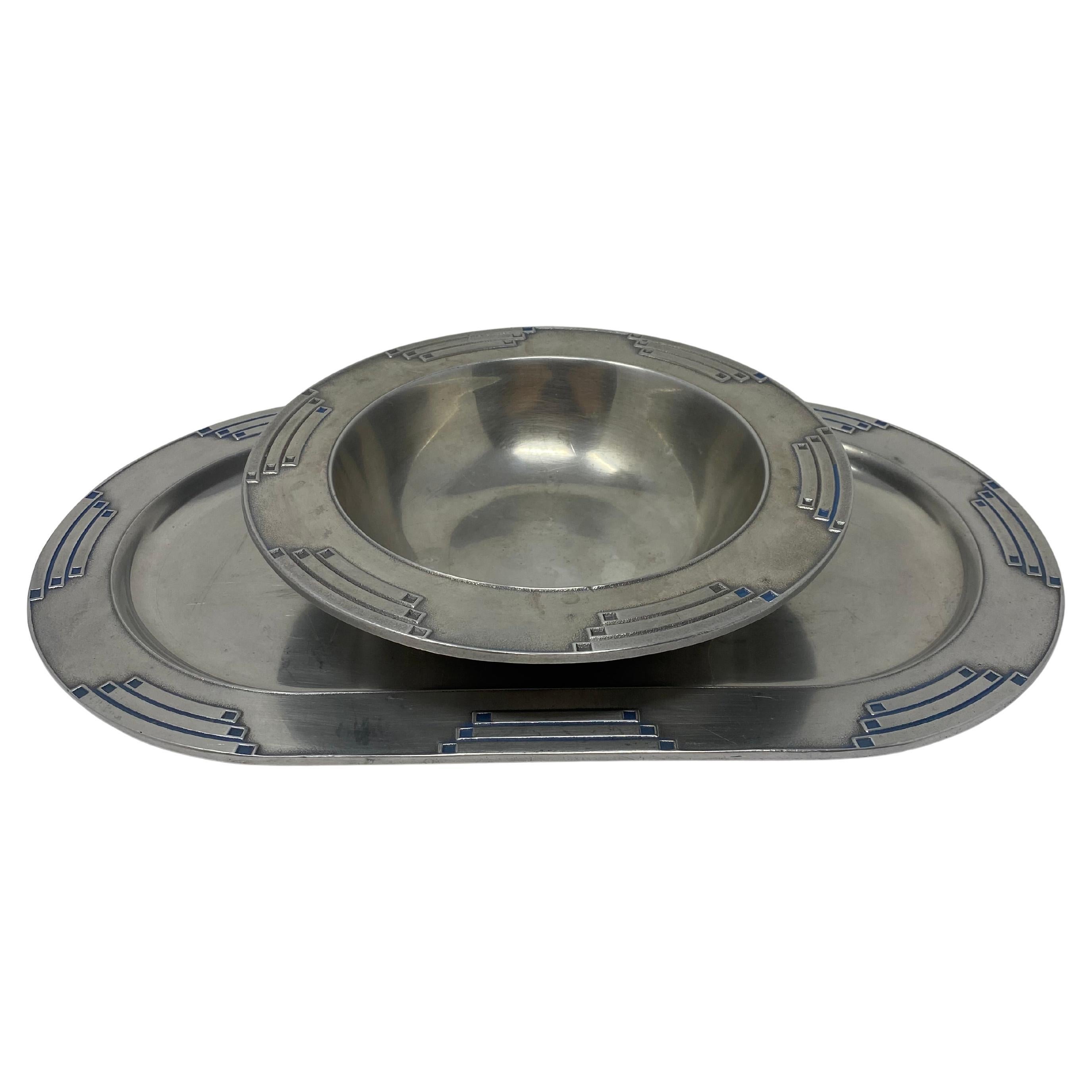 Juego de plato y cuenco Vintage Wilton Armetale Tribar Design en venta