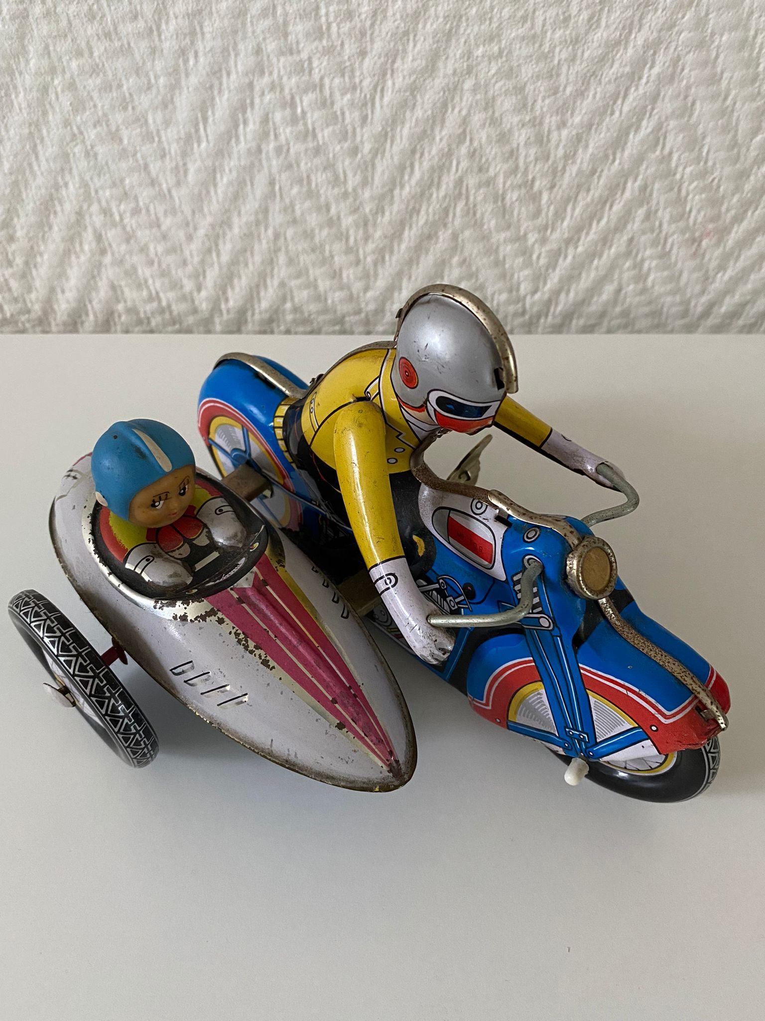 Vintage Wind-up Tin Toy Motorcycle with Co-driver and key.
The piece comes from ca. the 1950s and remains in good condition for it’s age. Normal wear.
Number: 605.