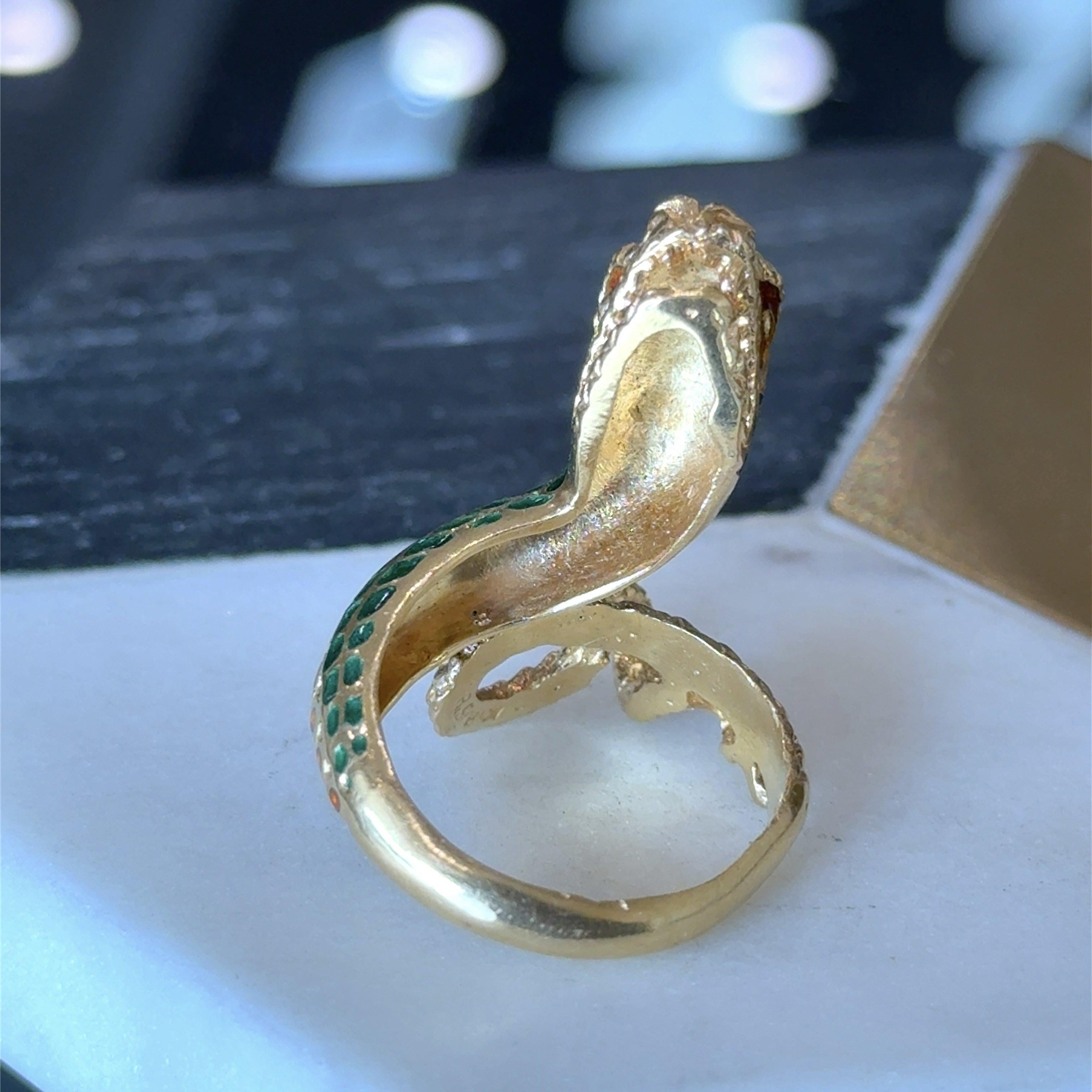 Vintage Winding Snake Ring in  18KT Yellow Gold and Enamel For Sale 10