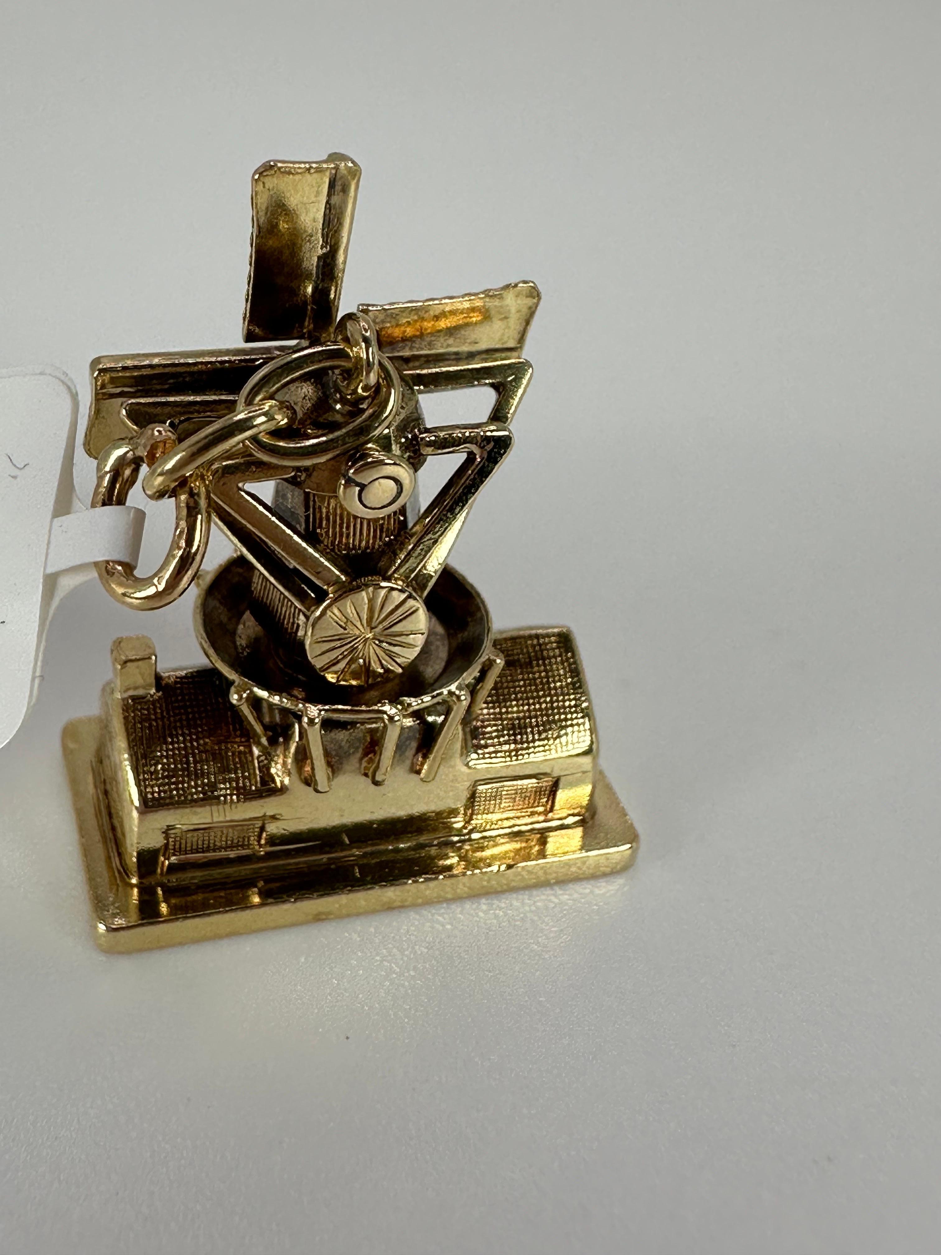 da uomo o donna Mulino a vento vintage da 4,42 gr. Raro ritrovamento in oro massiccio 14KT in vendita