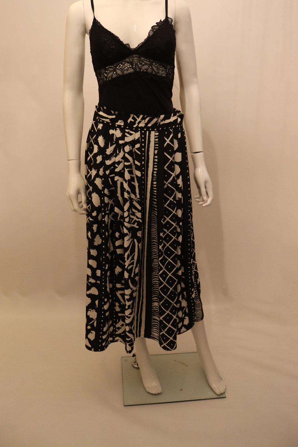 Vintage Windsmoor Skirt and Top in Black and White For Sale 1
