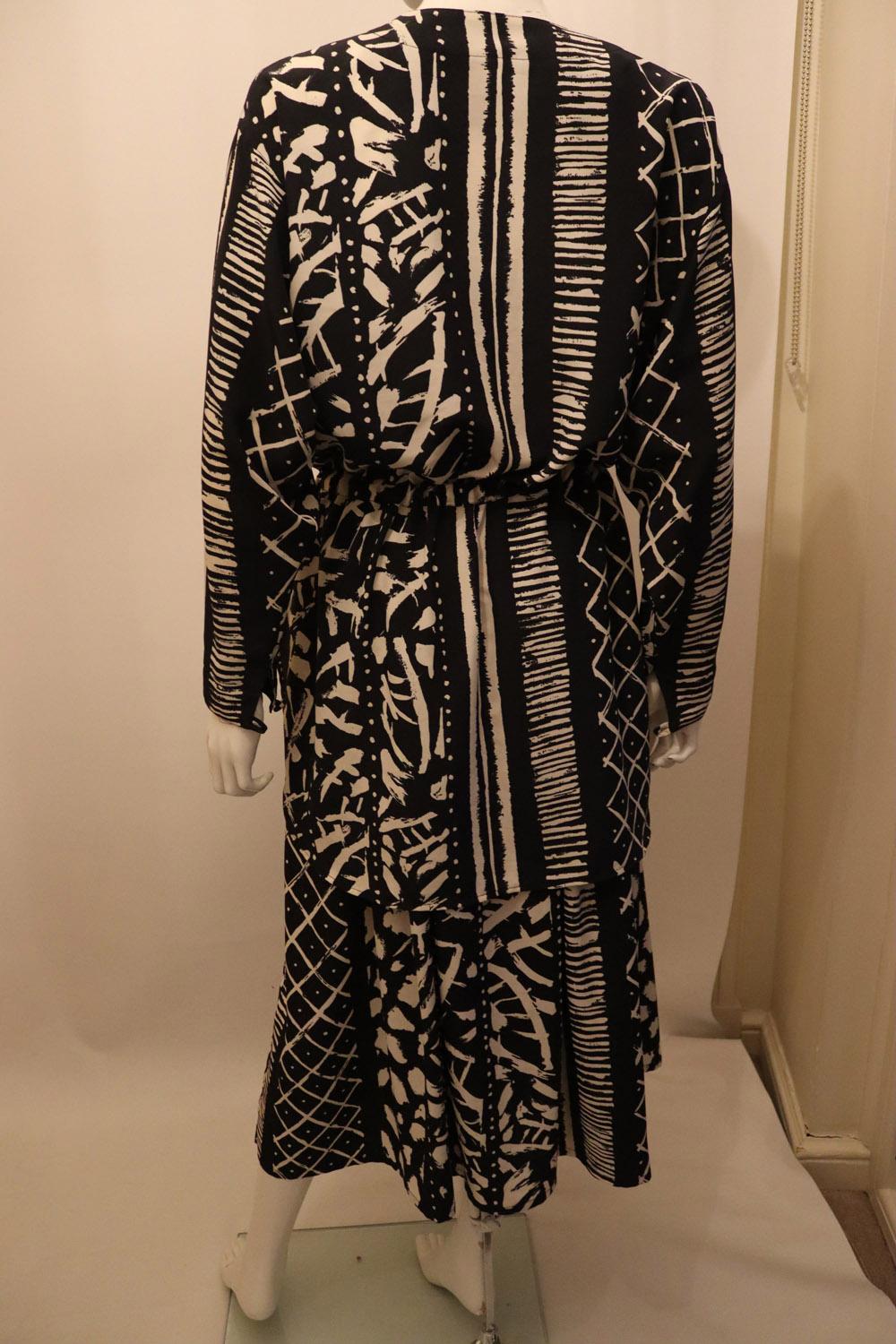 Vintage Windsmoor Skirt and Top in Black and White For Sale 5
