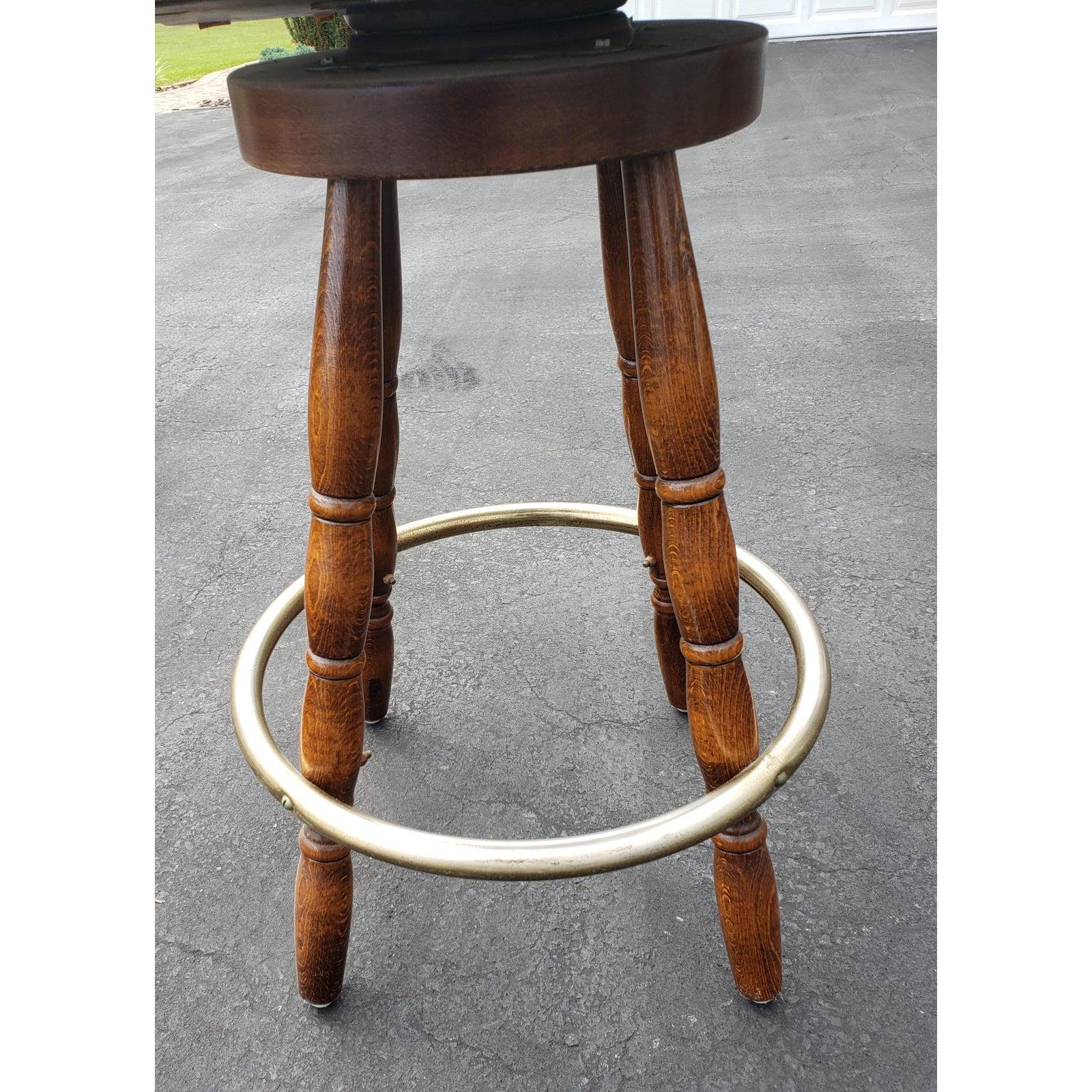 American Colonial Vintage Windsor Swivel Spindle Turned Legs Bar Stools, a Pair For Sale