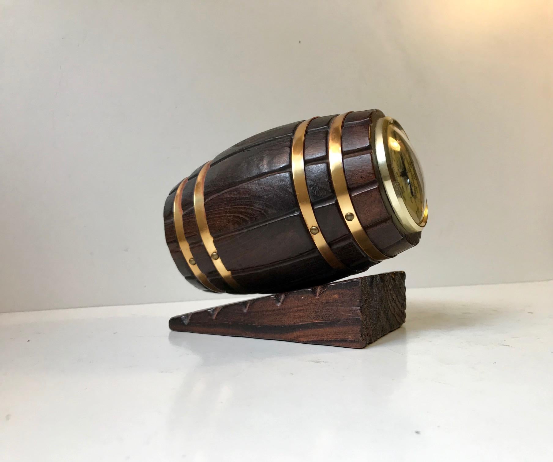 Novelty wine cellar thermometer in shape of a barrel. Its made from solid oak, has brass details and a concave front in plexiglass. It features indicators in both Fahrenheit and Celcius. It would also work as a decorative bookend. Its either of
