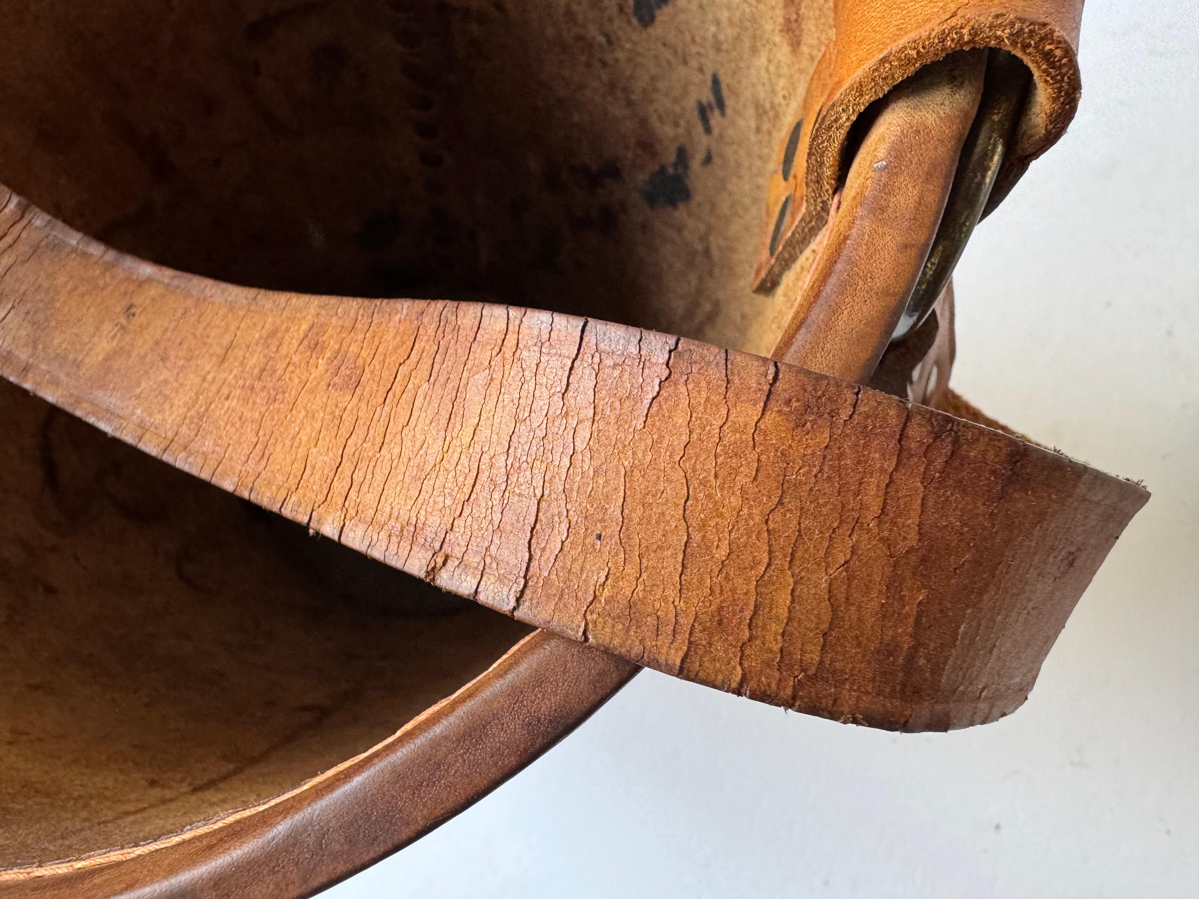 Cubitera vintage para vino Cubitera de cuero y remaches de latón, Inglaterra Años 20 en venta 9