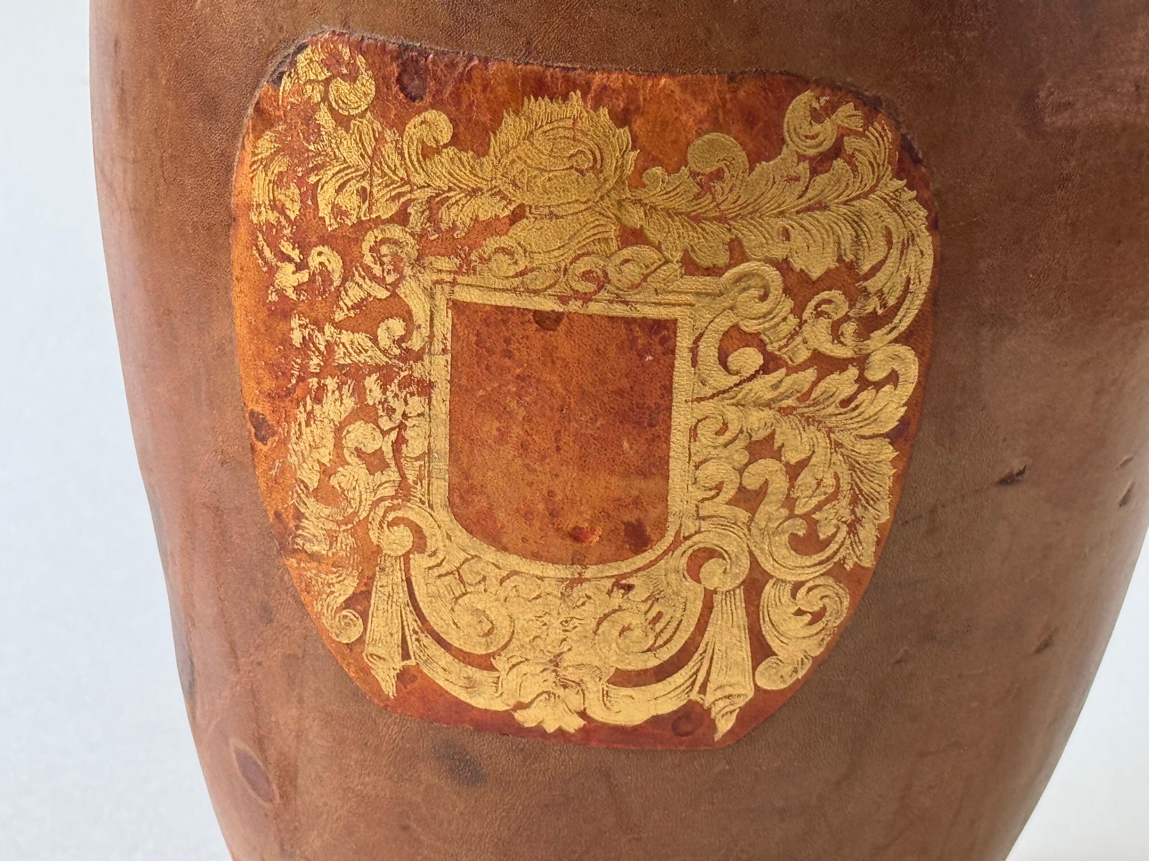 Cubitera vintage para vino Cubitera de cuero y remaches de latón, Inglaterra Años 20 en venta 1