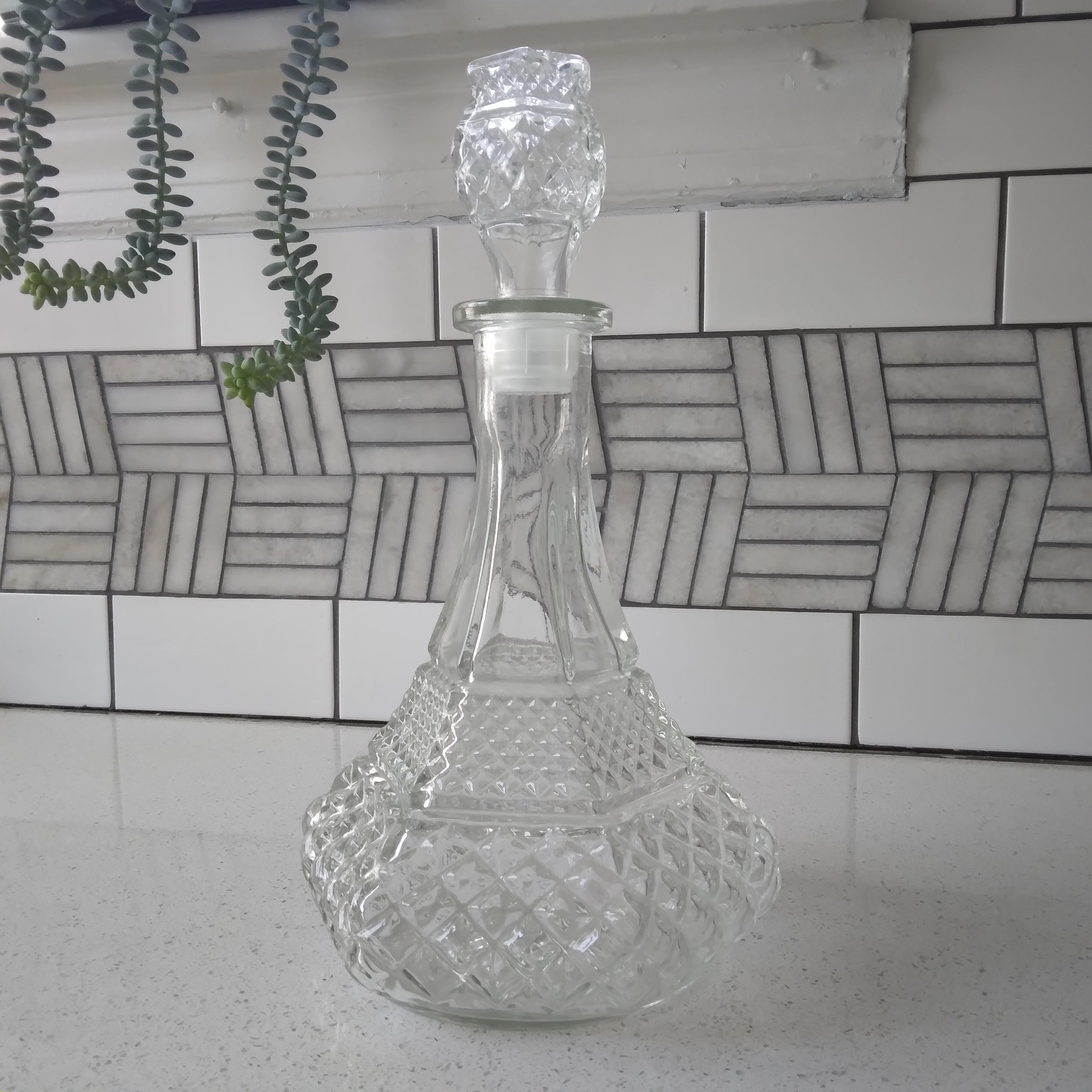 Vintage Wine Decanter with Stopper in Wexler Diamond Pattern For Sale 1