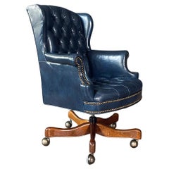 Sedia da ufficio vintage in pelle blu in stile Chesterfield inglese con schienale a dondolo