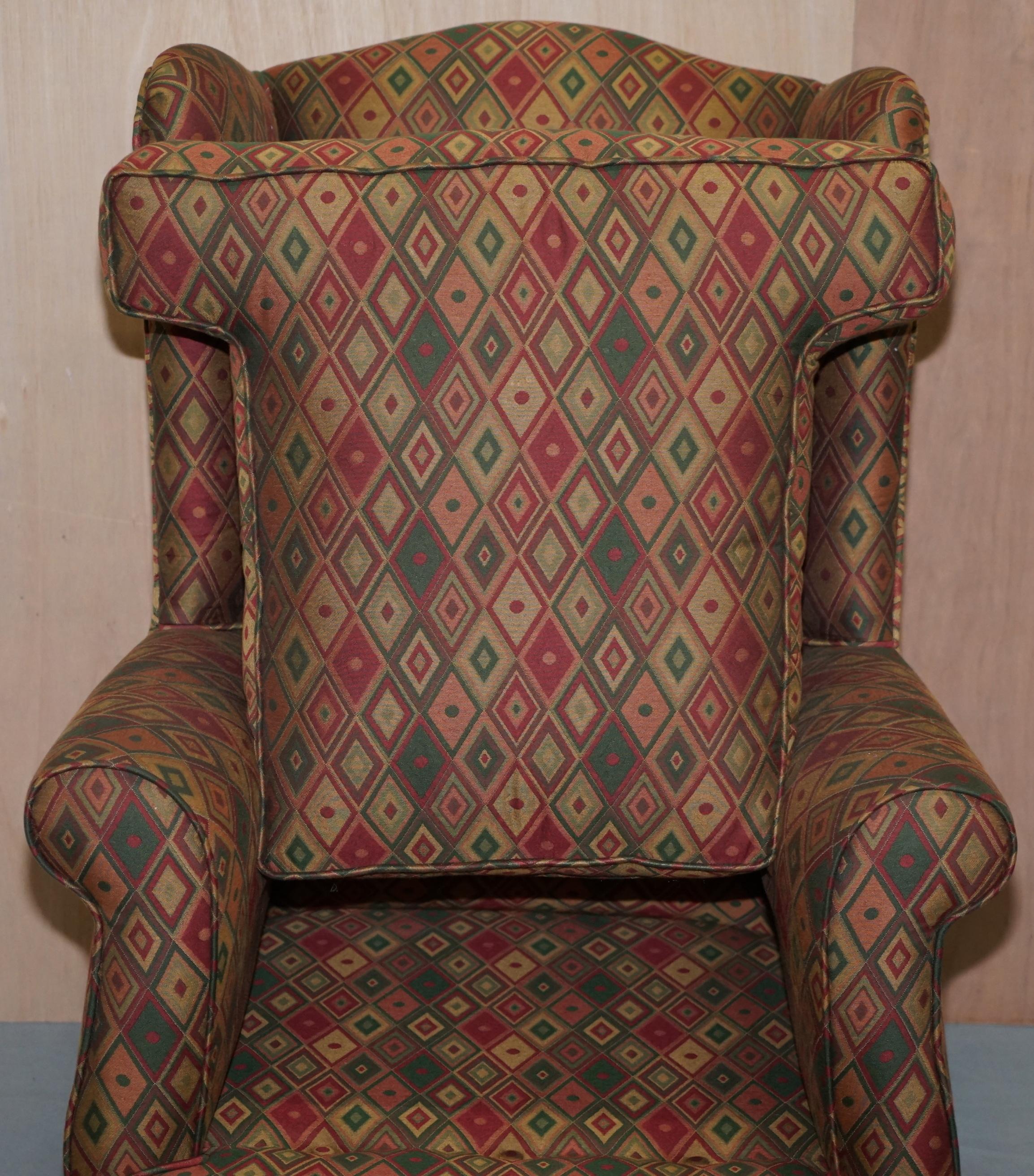 Vintage Wingback Estilo Kilim Tapizado Wingback Amrchair Patas Claw & Ball en venta 5