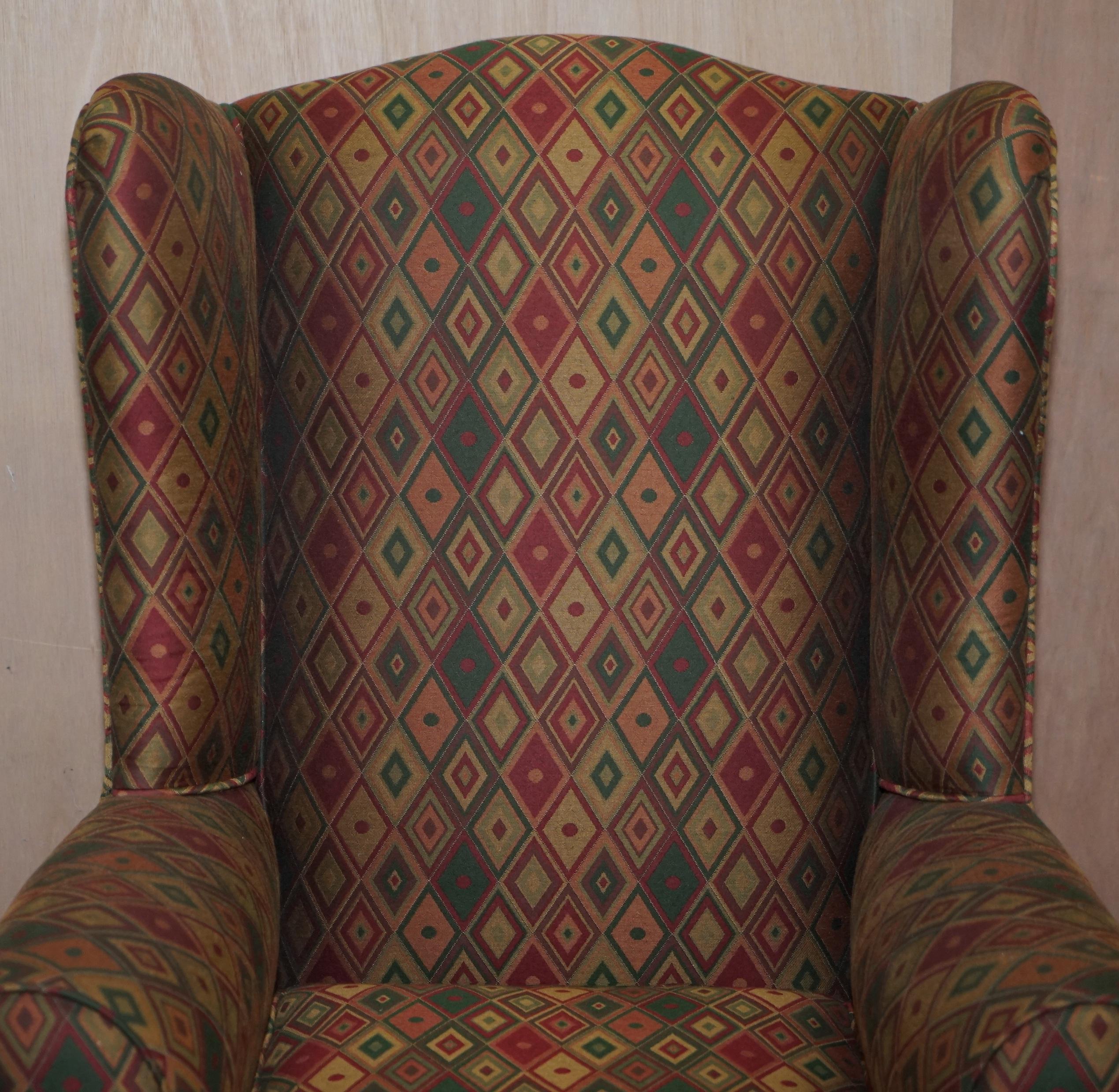 Vintage Wingback Estilo Kilim Tapizado Wingback Amrchair Patas Claw & Ball en Bueno estado para la venta en West Sussex, Pulborough