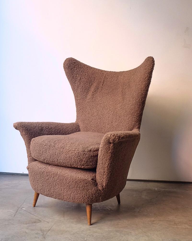 Vintage Winged Armchairs In Good Condition For Sale In New York, US
