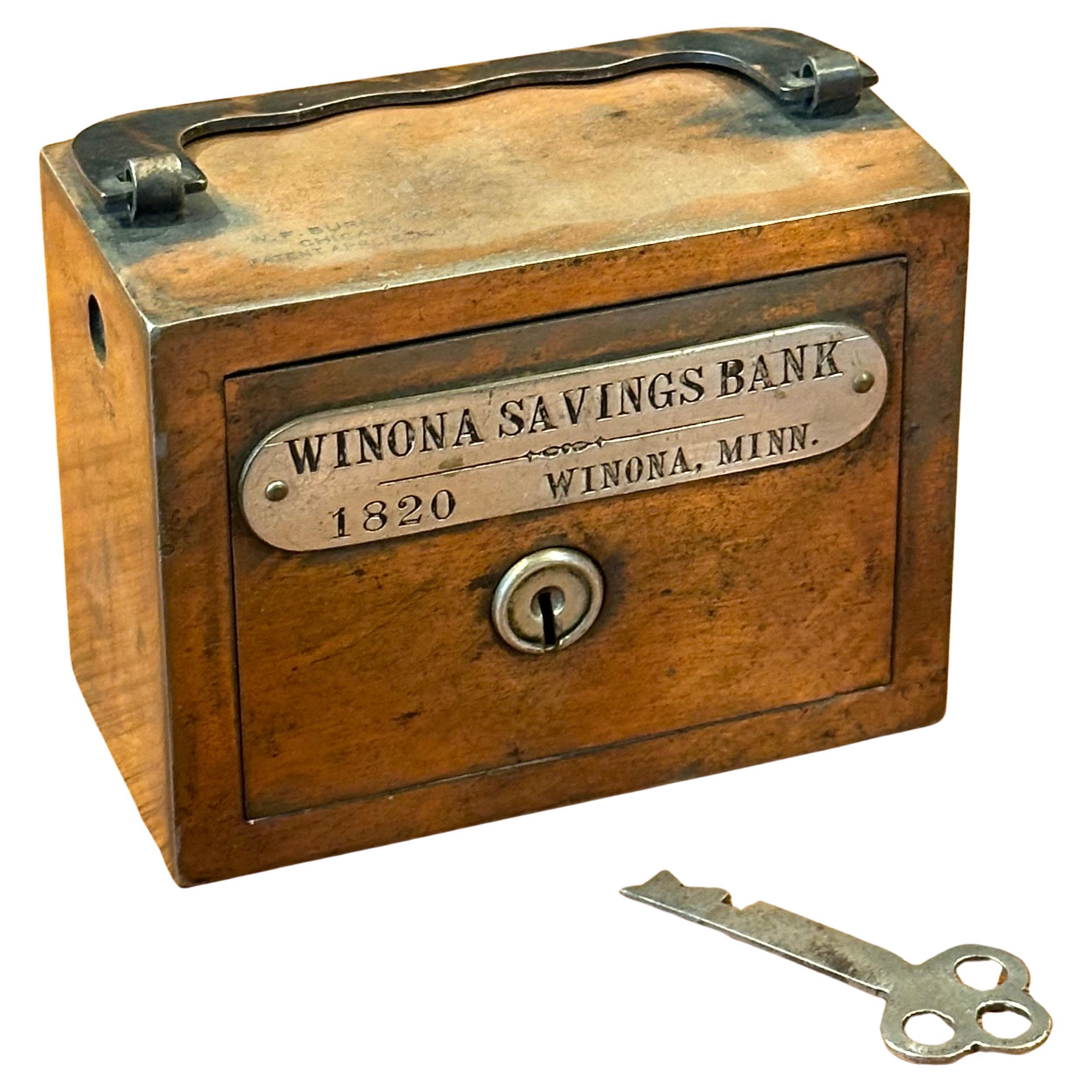 Vintage „Winona Savings Bank“ aus Minnesota Geldkästchen von W.F. Burns & Co.